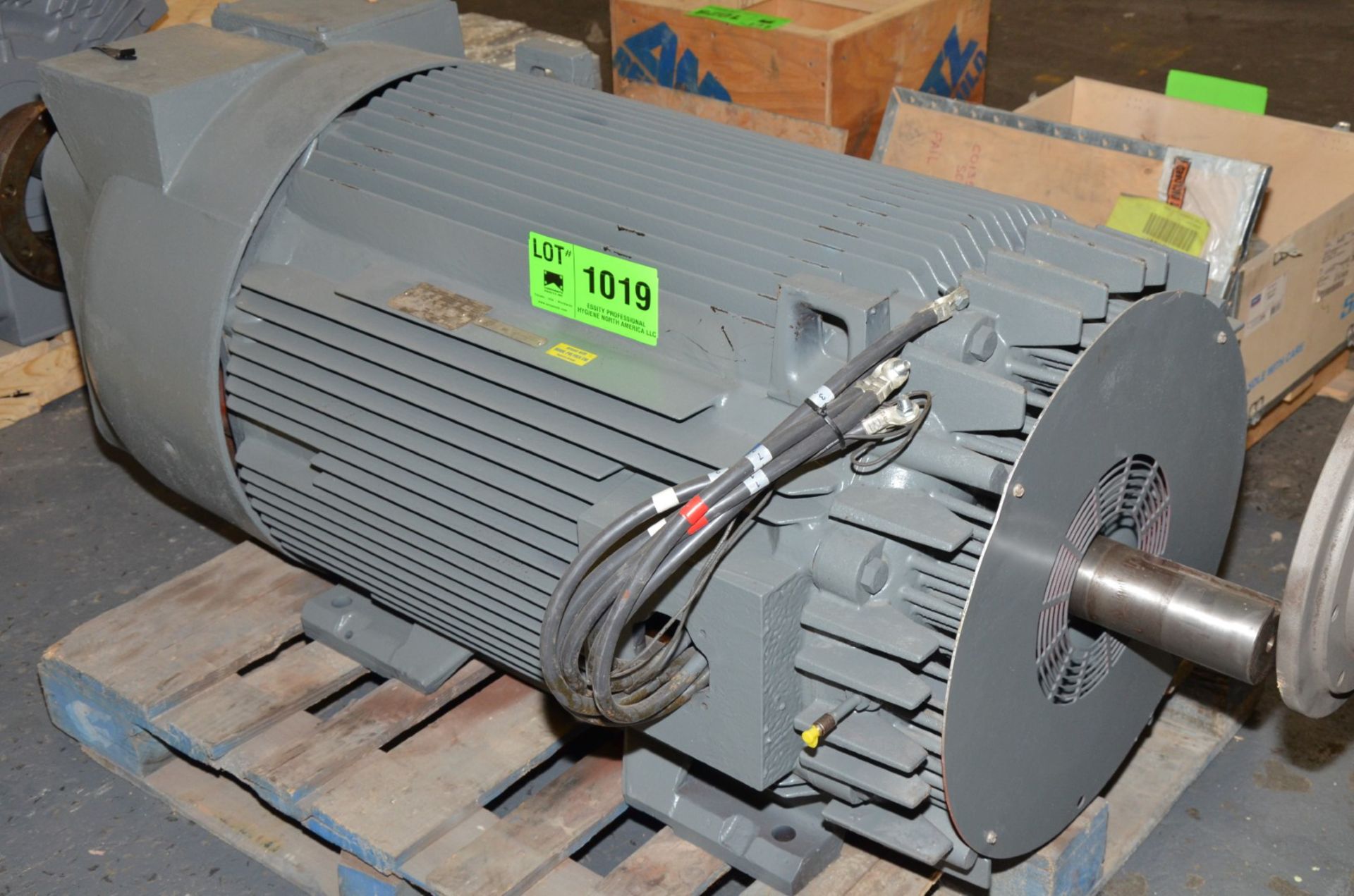 GE 250 HP 460V 1800 RPM ELECTRIC MOTOR (CI) [RIGGING FEE FOR LOT #1019 - $100 USD PLUS APPLICABLE