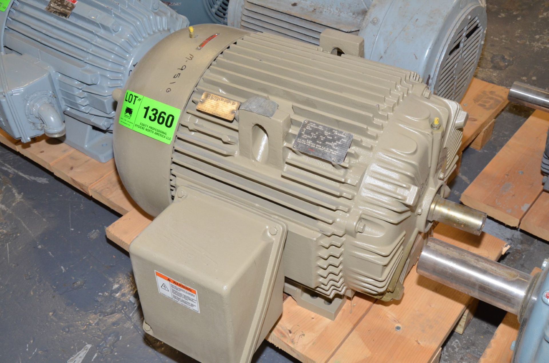 GE 100 HP 3570 RPM 460V ELECTRIC MOTOR [RIGGING FEE FOR LOT #1360 - $25 USD PLUS APPLICABLE TAXES] - Image 2 of 3