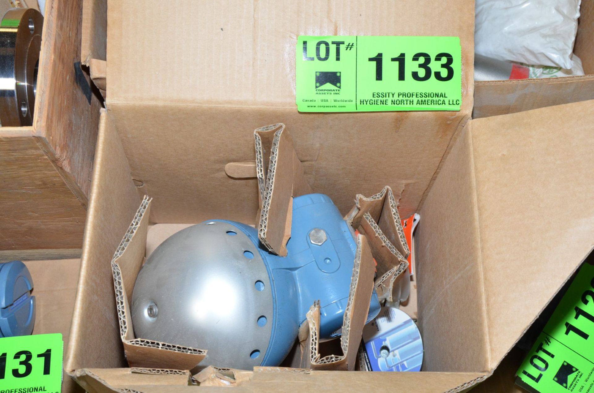 ROSEMOUNT 5600 SERIES MODEL UE5P5A0NE TANK GAUGING TRANSMITTING HEAD [RIGGING FEE FOR LOT #1133 - $