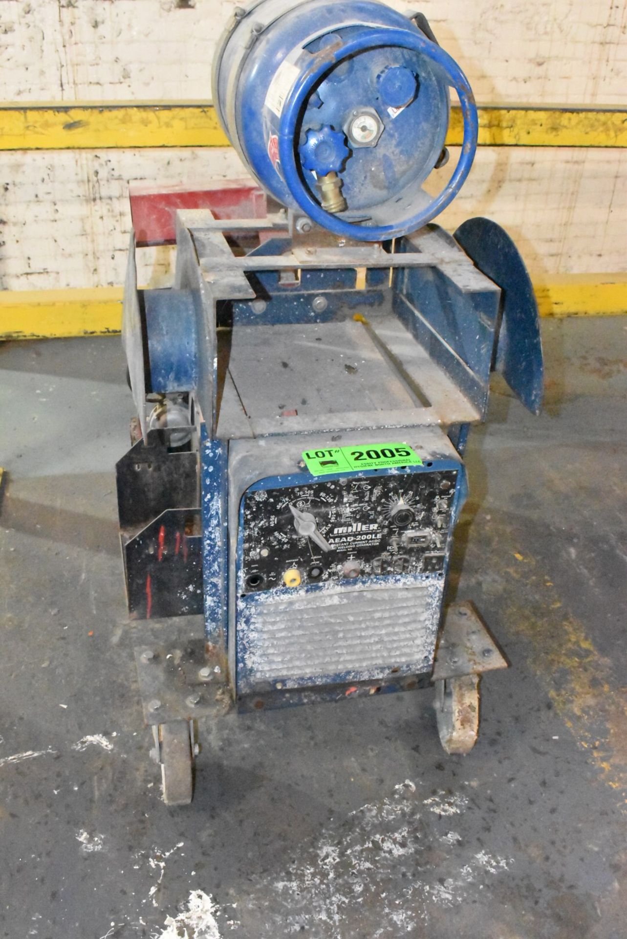 MILLER AEAD-200LE LPG POWERED CONSTANT CURRENT AC/DC WELDER GENERATOR WITH CART, 1961 HOURS RECORDED