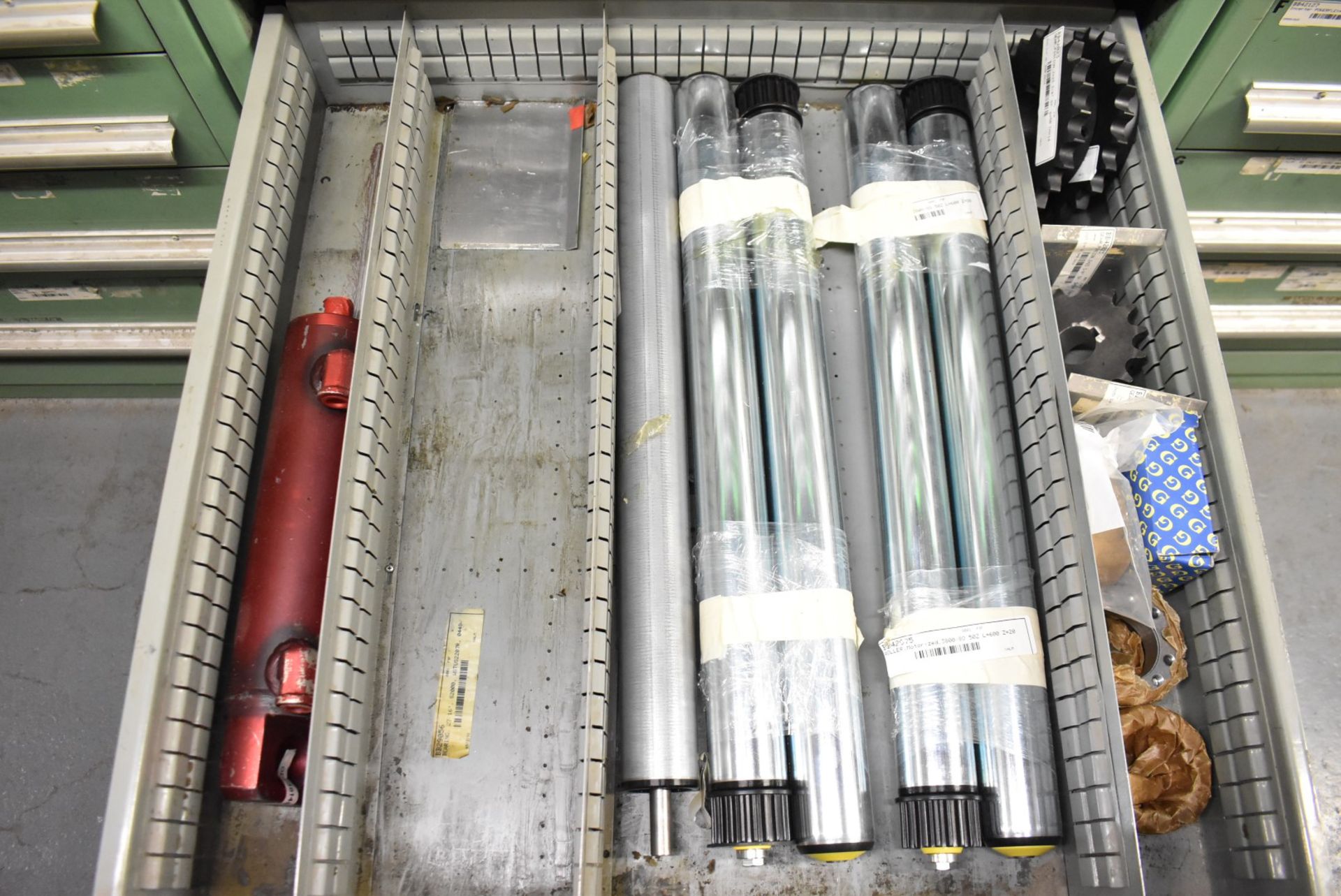LOT/ CONTENTS OF CABINET - INCLUDING SPACERS, PRISMATIC SLIDER GUIDES, FESTO CYLINDERS, PULLEYS, - Image 6 of 7