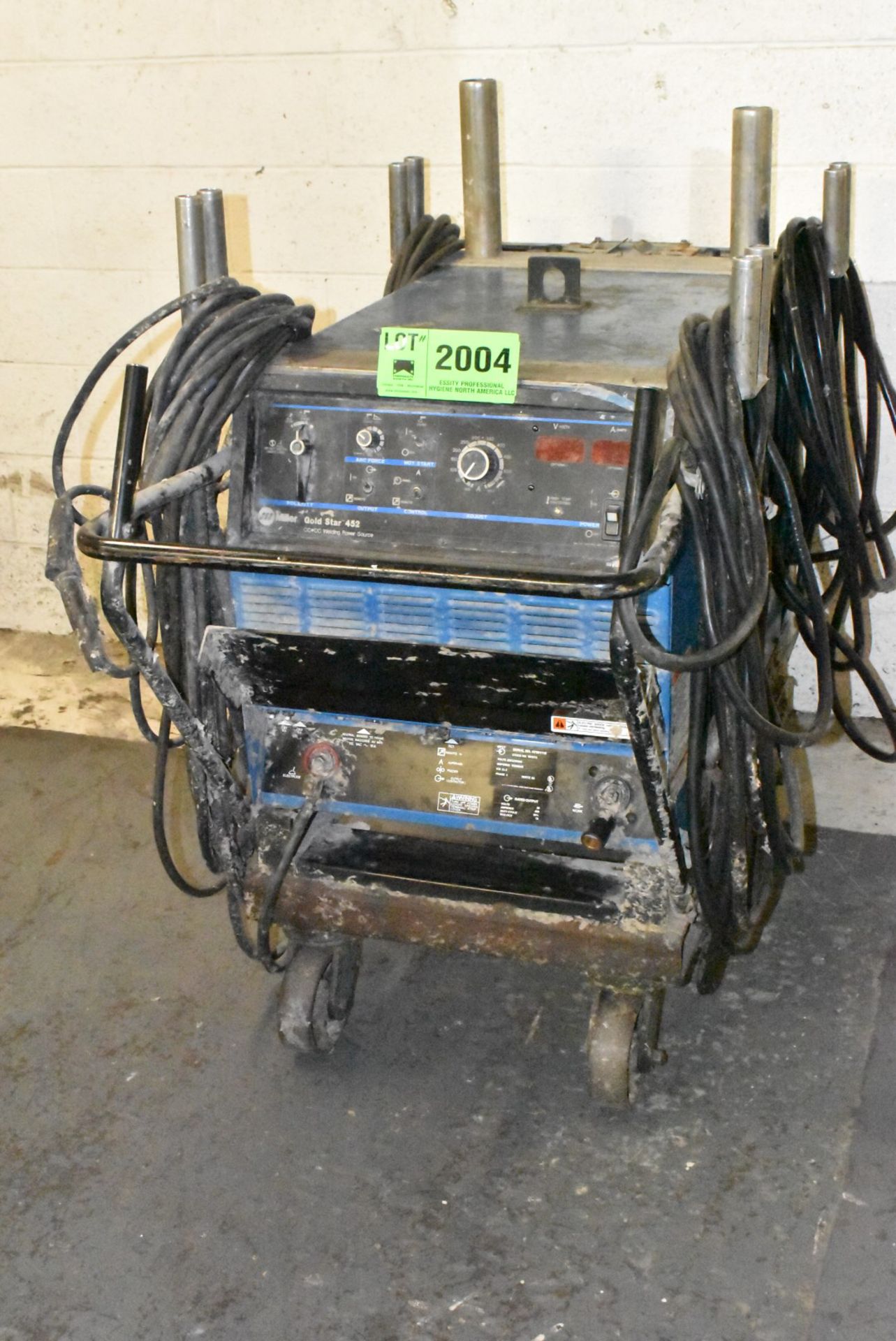 MILLER GOLDSTAR 452 DIGITAL CC/DC WELDER WITH CABLES AND GUN, S/N KF881116 (CI) [RIGGING FEES FOR - Image 2 of 9