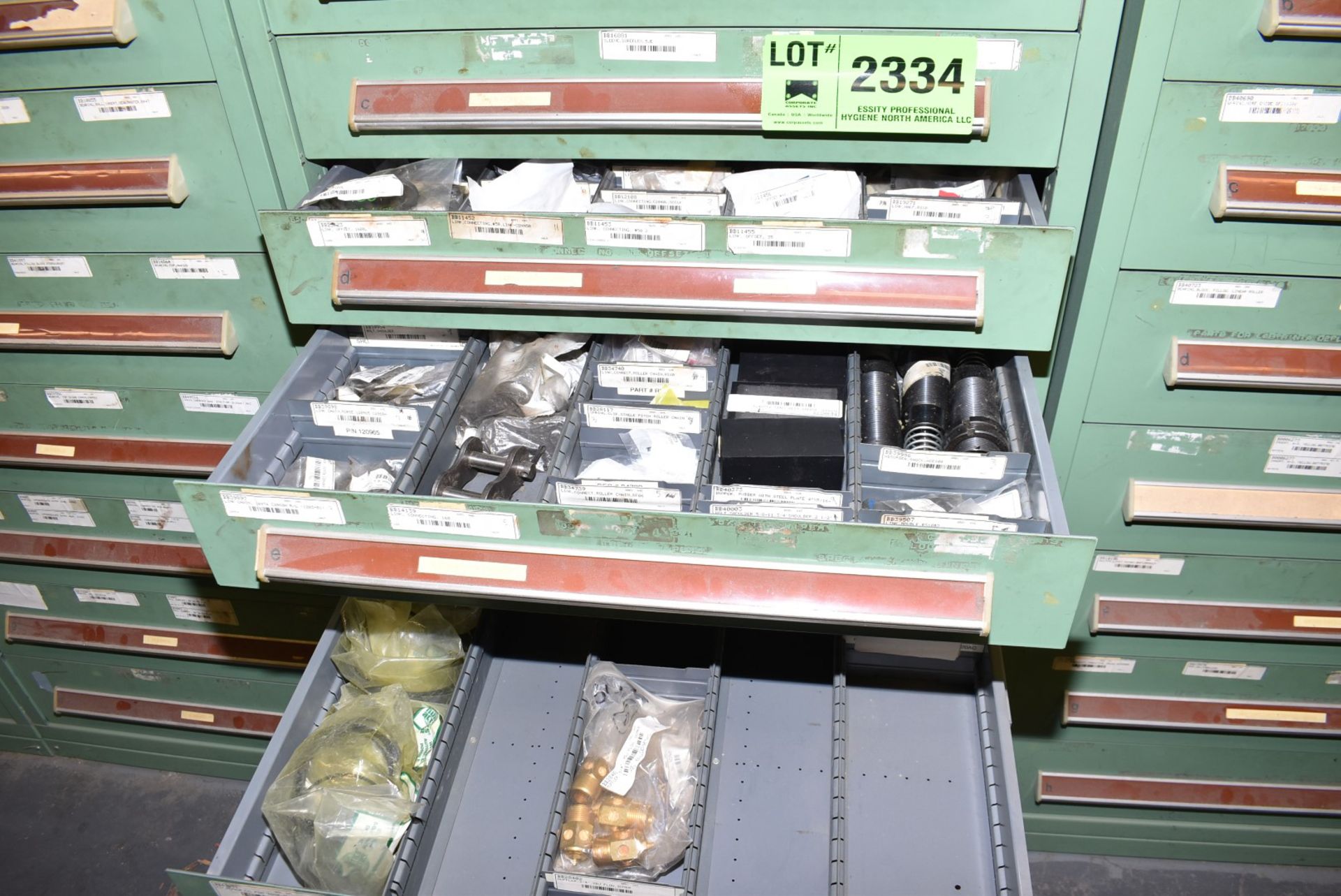 LOT/ CONTENTS OF CABINET - INCLUDING COUPLINGS, INSERTS, SLEEVES, LINKS, SEALS (TOOL CABINET NOT