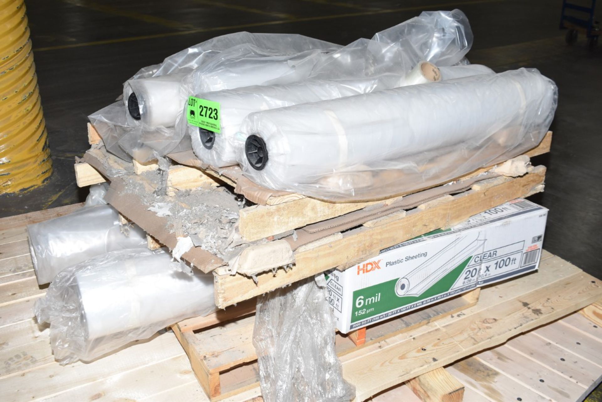 LOT/ PACKAGING SUPPLIES - INCLUDING PLASTIC SHEETING, CORRUGATED CARDBOARD SHIPPING CARTONS [RIGGING - Image 2 of 6