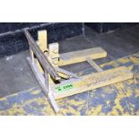 DROP BOTTOM HOPPER FORKLIFT ATTACHMENT [RIGGING FEES FOR LOT #2259 - $25 USD PLUS APPLICABLE TAXES]