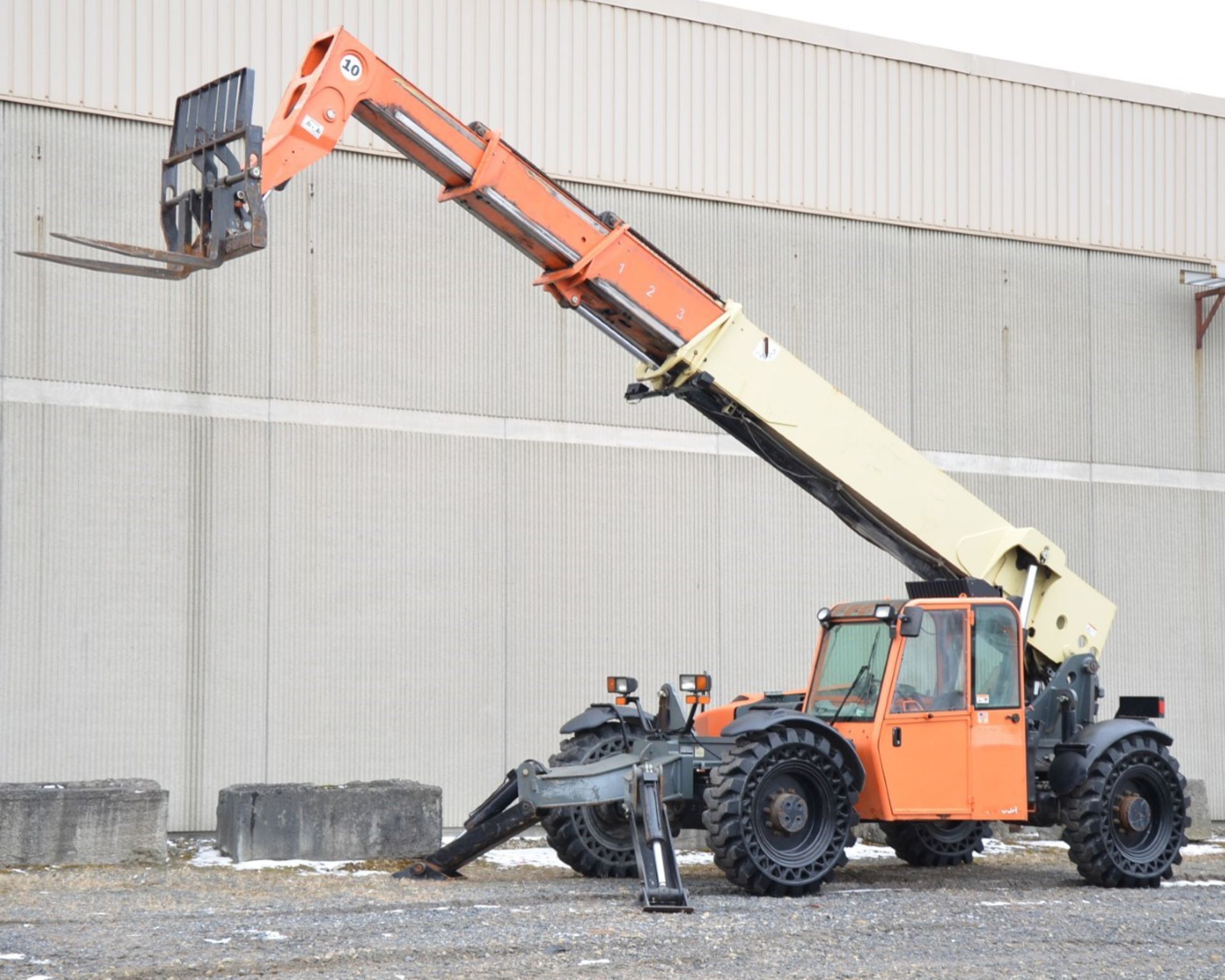 JLG (2011) G10-55A 10,000 LBS. CAPACITY DIESEL TELEHANDLER FORKLIFT WITH 56' MAX VERTICAL LIFT, - Image 12 of 23