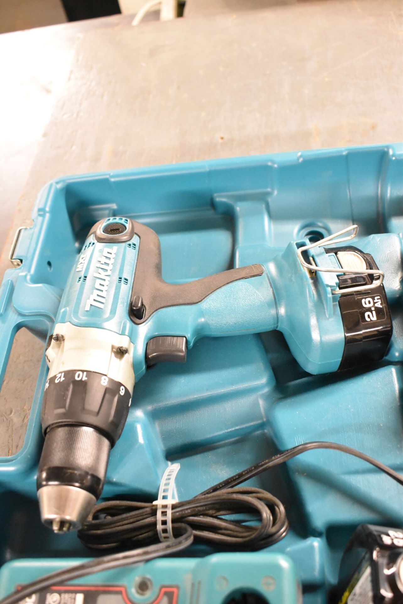 MAKITA 14.4V CORDLESS DRILL SET [RIGGING FEES FOR LOT #2665 - $25 USD PLUS APPLICABLE TAXES] - Image 2 of 4