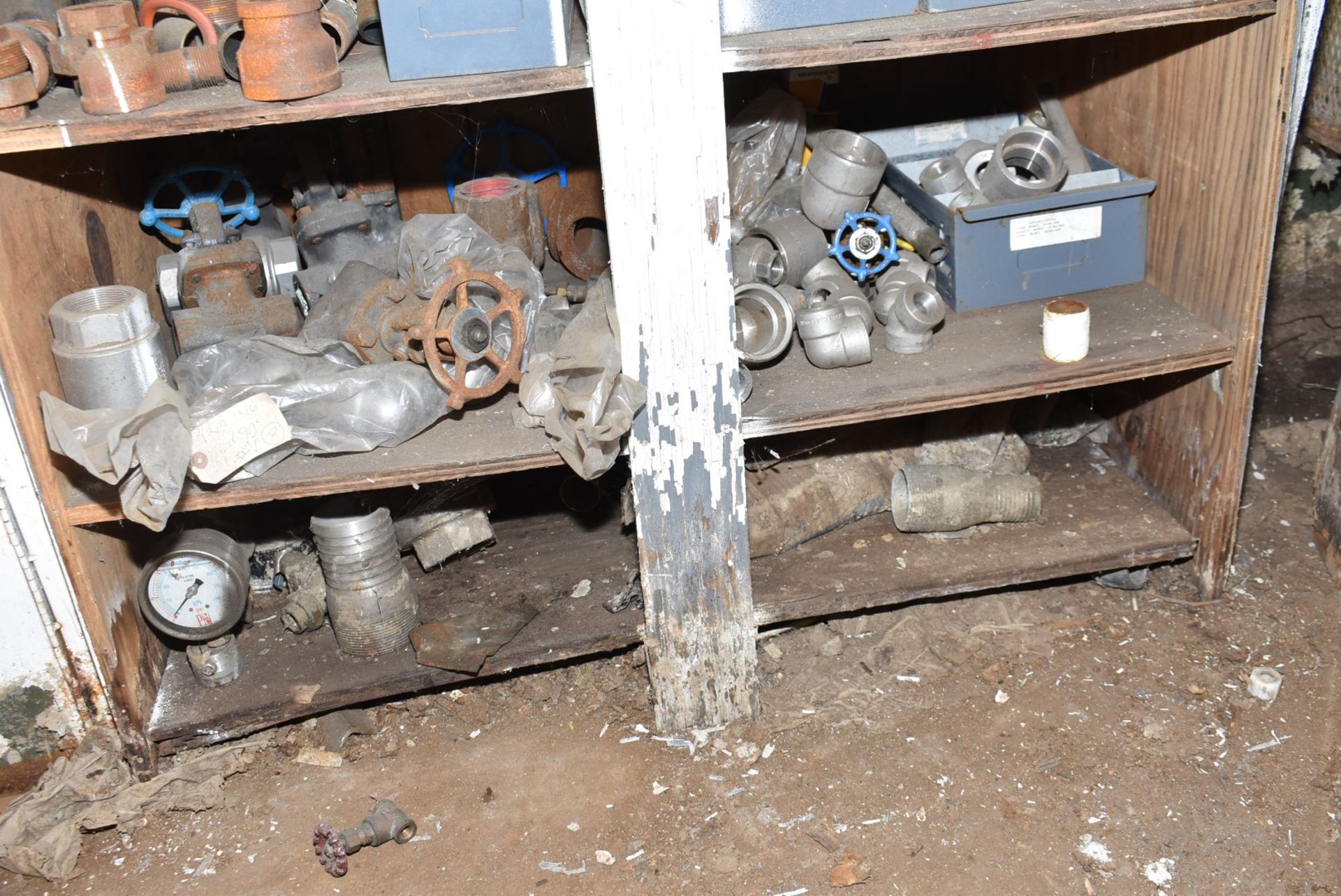 LOT/ CABINETS WITH CONTENTS CONSISTING OF PIPE FITTINGS AND TOOLING [RIGGING FEES FOR LOT #2113 - $ - Image 7 of 7