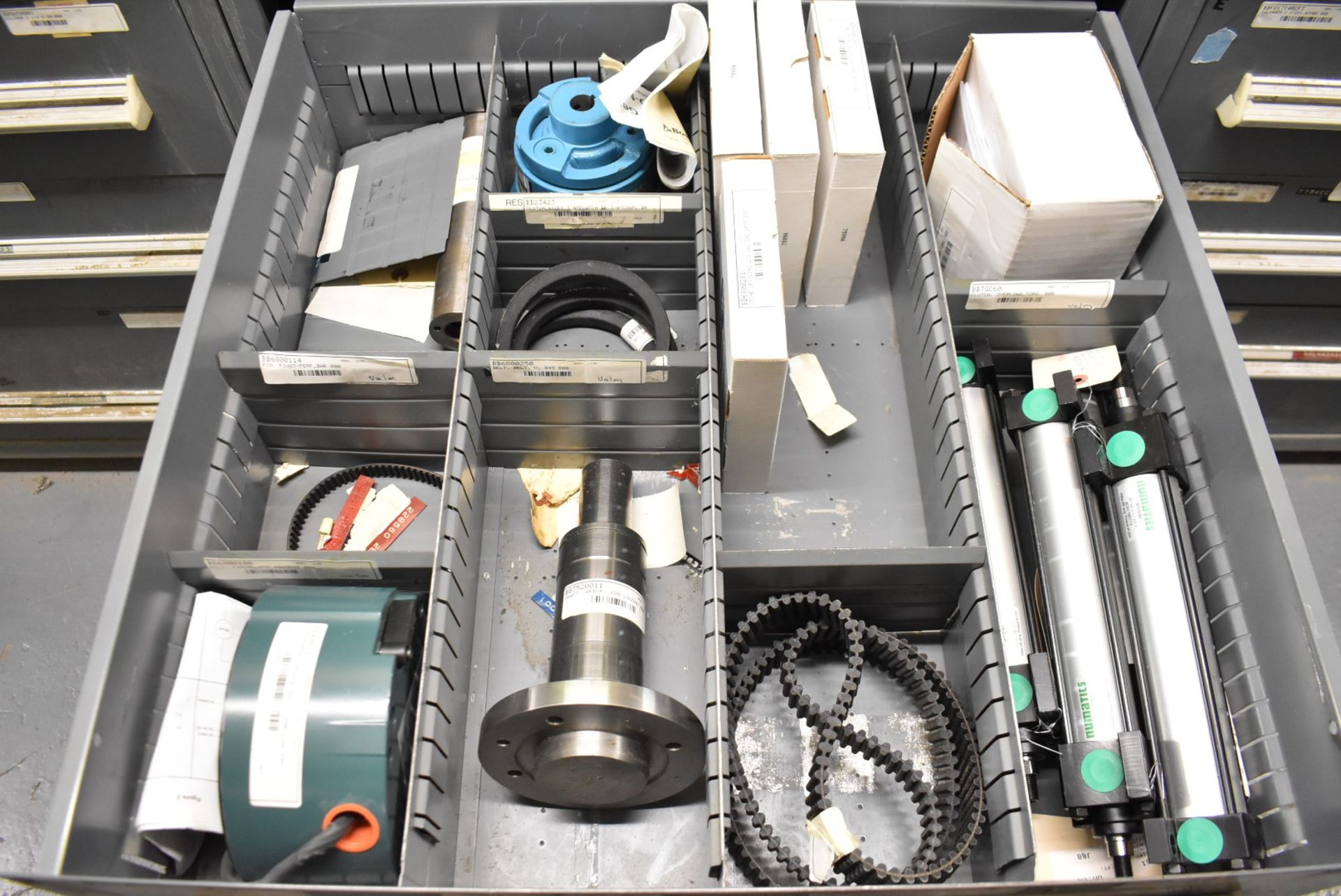 LOT/ CONTENTS OF CABINET - HARD WOUND ROLL MACHINE SPARE PARTS & COMPONENTS (TOOL CABINET NOT - Image 6 of 8