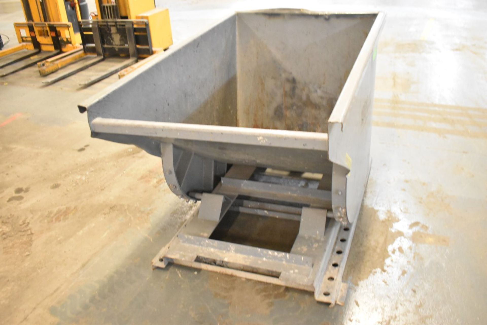 WRIGHT SELF DUMPING HOPPER [RIGGING FEES FOR LOT #2707 - $25 USD PLUS APPLICABLE TAXES] - Image 2 of 3