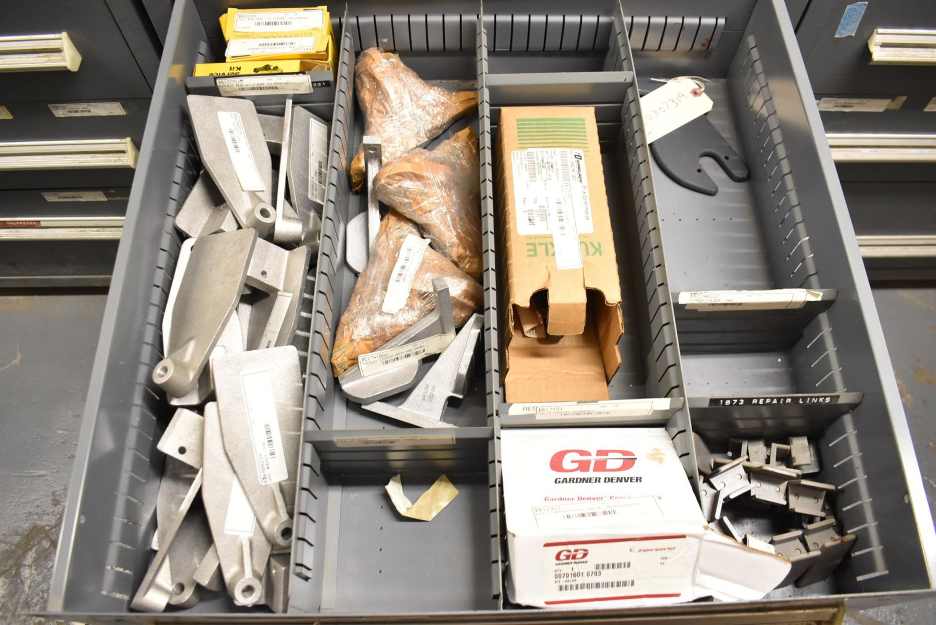 LOT/ CONTENTS OF CABINET - SINGLEFOLD SPARE PARTS & COMPONENTS (TOOL CABINET NOT INCLUDED) [ - Image 6 of 7