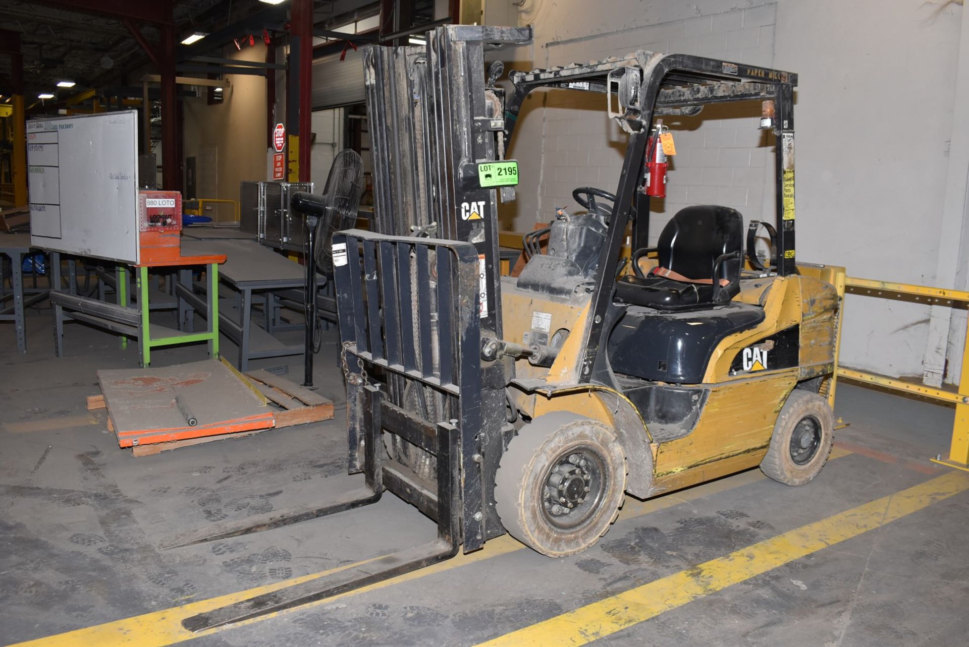 CATERPILLAR P5000 4,600 LBS. CAPACITY LPG FORKLIFT WITH 170" MAX VERTICAL REACH, 3-STAGE HIGH