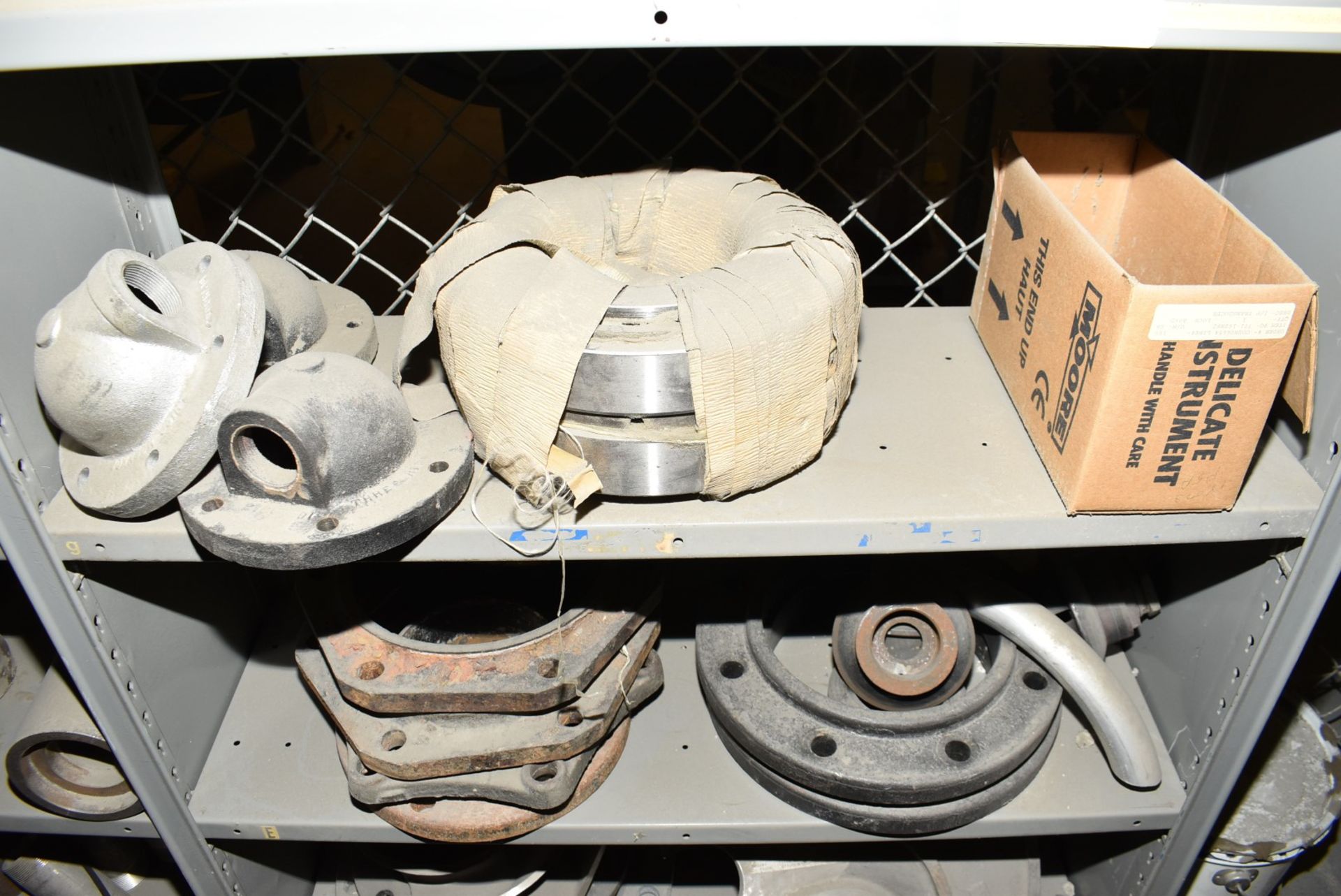 LOT/ CONTENTS OF SHELF - INCLUDING COUPLINGS, FLANGES, IMPELLERS, SPARE PARTS [RIGGING FEES FOR - Image 4 of 5