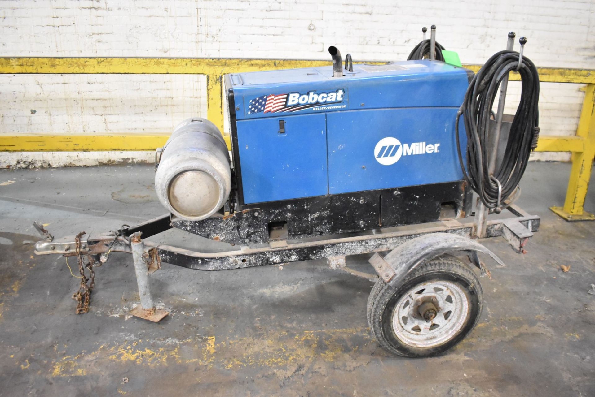 MILLER BOBCAT 250 LPG POWERED CC/CV-AC/DC WELDER GENERATOR WITH 10,500 WATT GENERATOR CAPACITY, - Image 6 of 15