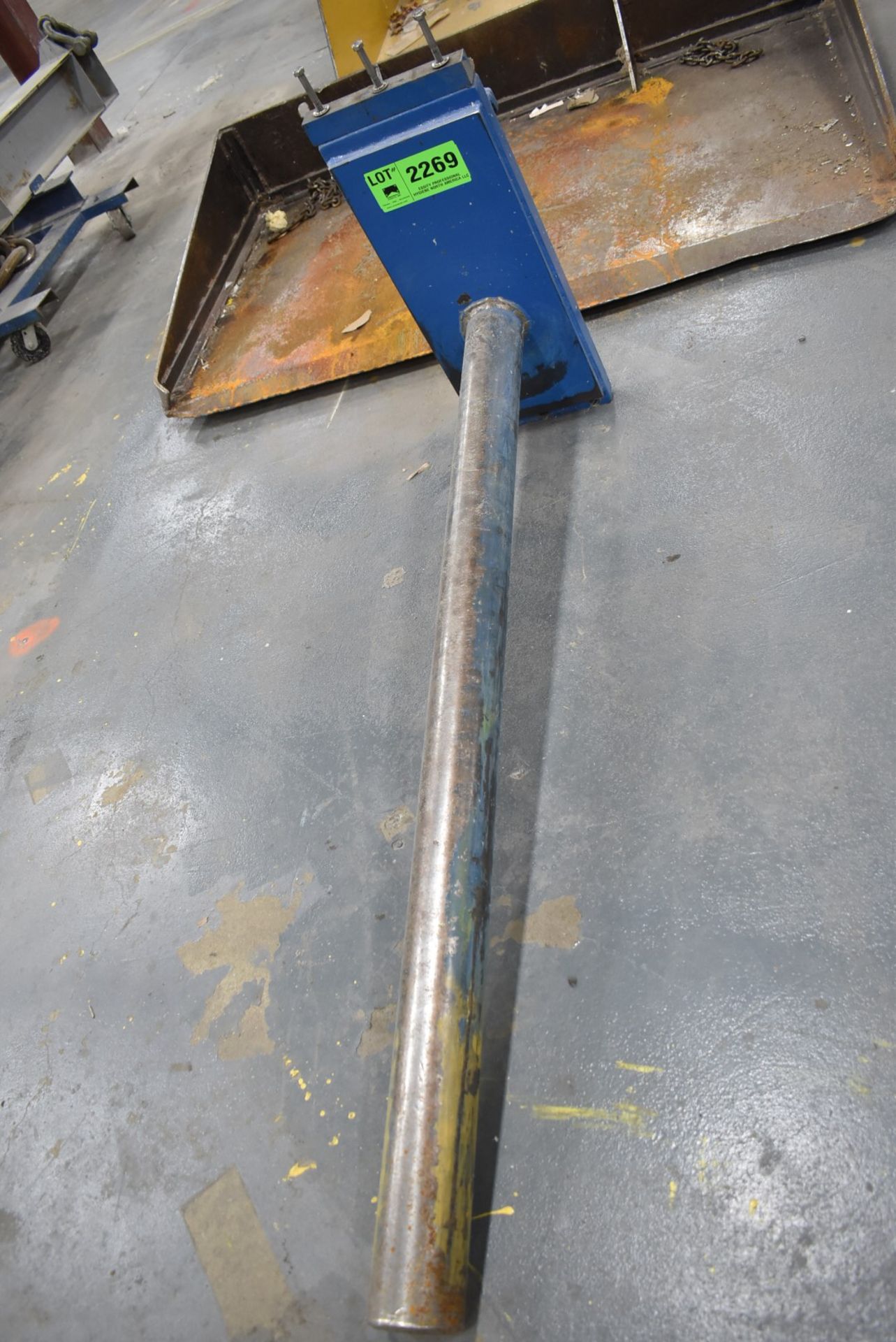 68" L FORKLIFT POLE ATTACHMENT [RIGGING FEES FOR LOT #2269 - $25 USD PLUS APPLICABLE TAXES]