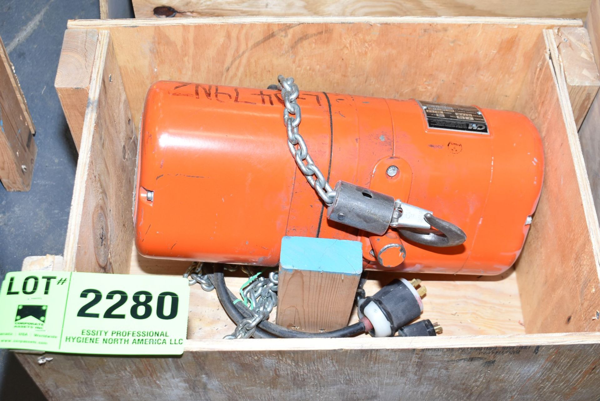 CM LODESTAR 1/2 TON CAPACITY ELECTRIC HOIST [RIGGING FEES FOR LOT #2280 - $25 USD PLUS APPLICABLE