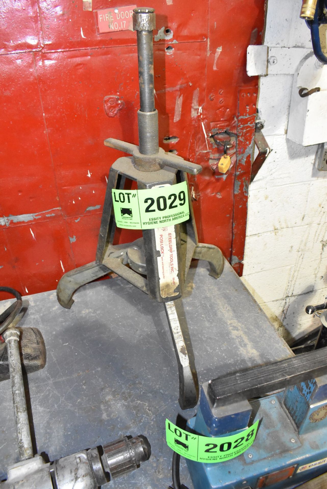 STEELGRIP POSI LOCK GEAR AND BEARING PULLER [RIGGING FEES FOR LOT #2029 - $25 USD PLUS APPLICABLE
