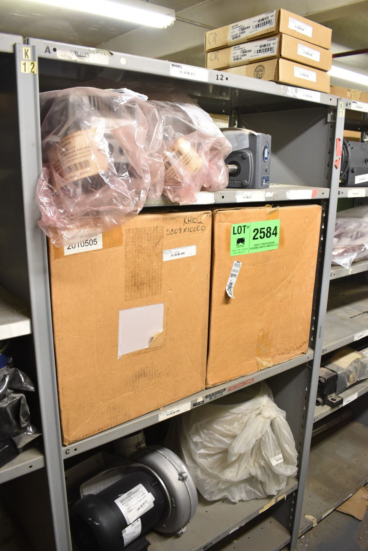 LOT/ CONTENTS OF SHELF - INCLUDING (2) SCHNEIDER ELECTRIC VECTOR DRIVES, REDUCER, AIR FILTERS,