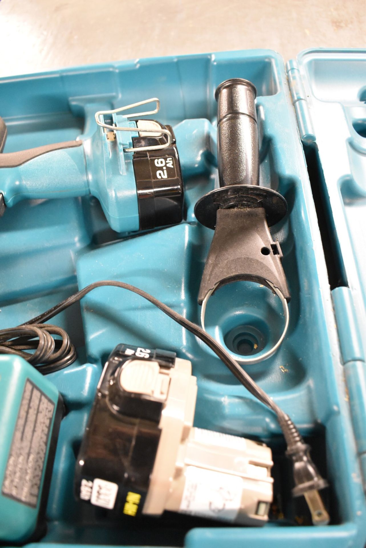 MAKITA 14.4V CORDLESS DRILL SET [RIGGING FEES FOR LOT #2665 - $25 USD PLUS APPLICABLE TAXES] - Image 3 of 4