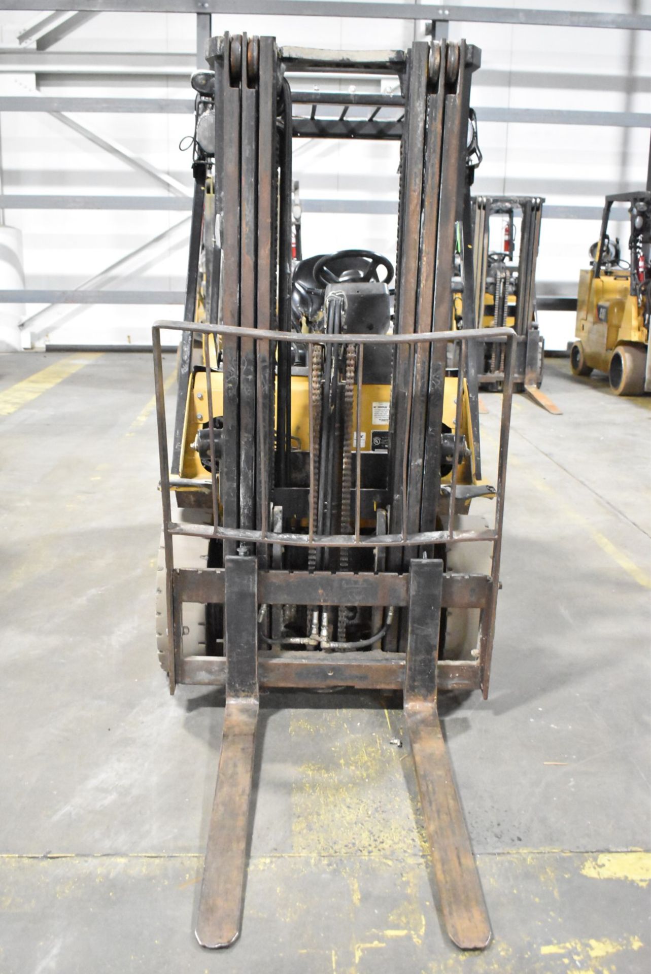 CATERPILLAR P5000-LP 4,500 LBS. CAPACITY LPG FORKLIFT WITH 188" MAX VERTICAL REACH, 3-STAGE HIGH - Image 2 of 7