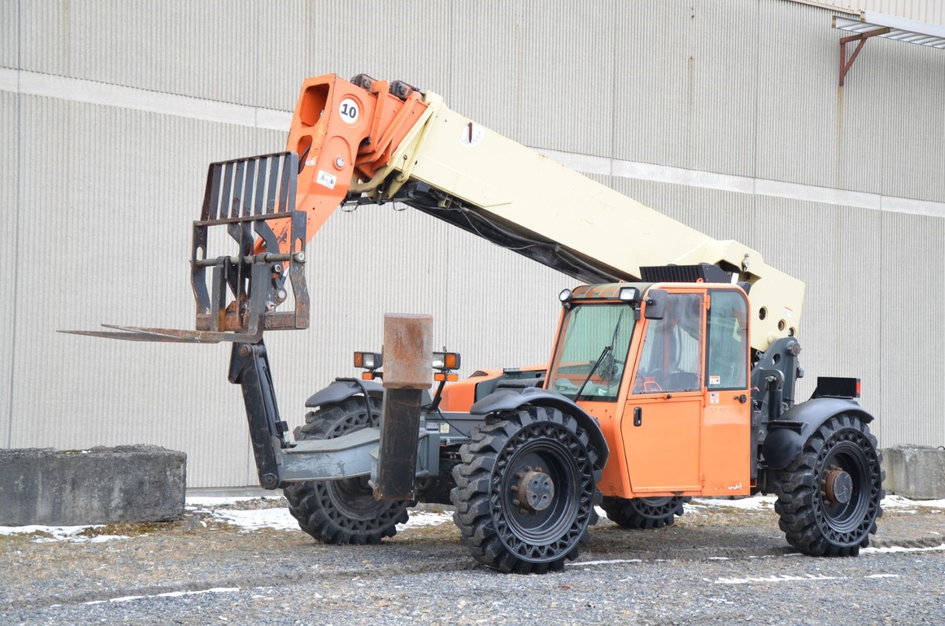 JLG (2011) G10-55A 10,000 LBS. CAPACITY DIESEL TELEHANDLER FORKLIFT WITH 56' MAX VERTICAL LIFT, - Image 4 of 23