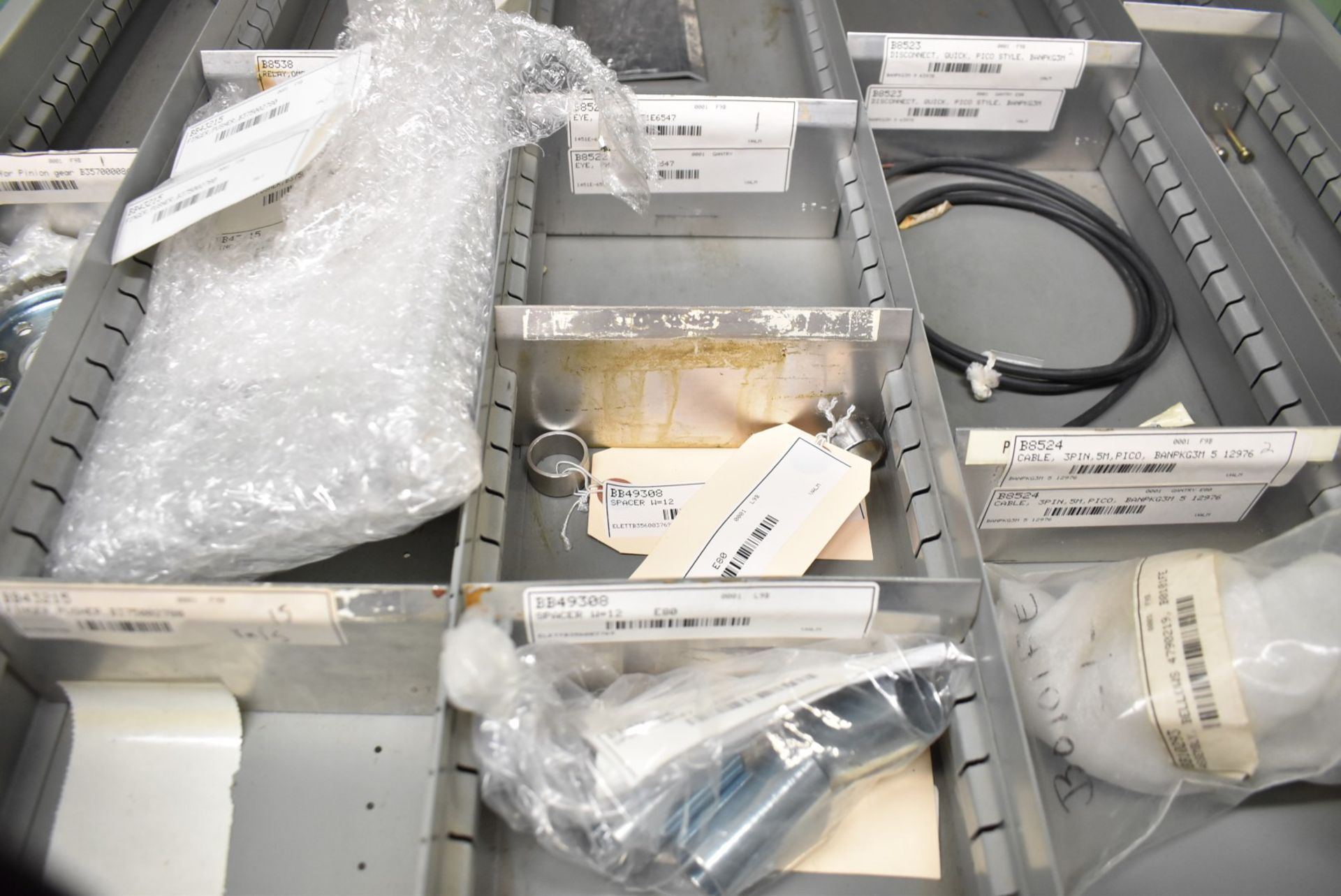 LOT/ CONTENTS OF CABINET - INCLUDING SPACERS, PRISMATIC SLIDER GUIDES, FESTO CYLINDERS, PULLEYS, - Image 2 of 7