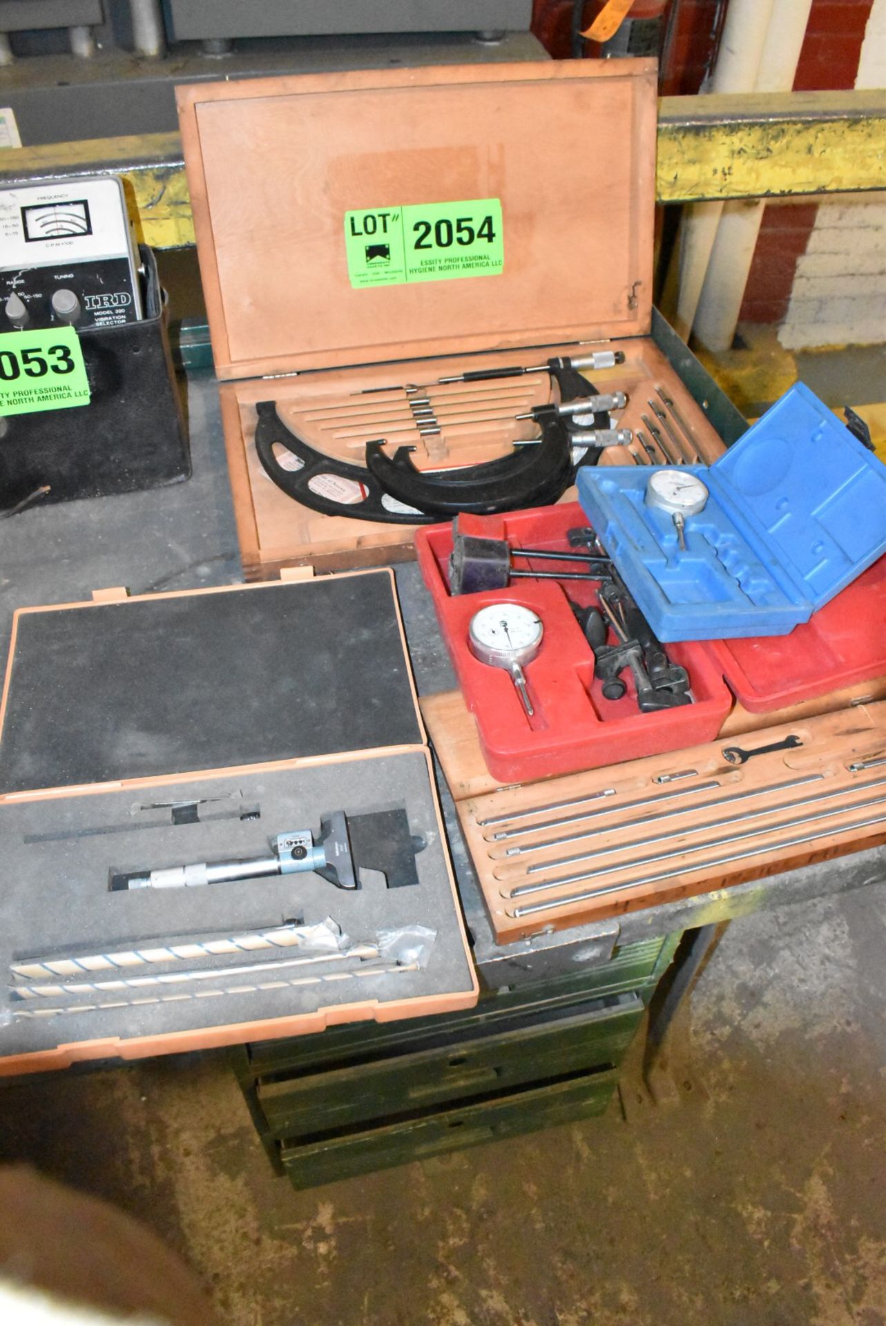 LOT/ INSPECTION EQUIPMENT [RIGGING FEES FOR LOT #2054 - $25 USD PLUS APPLICABLE TAXES]