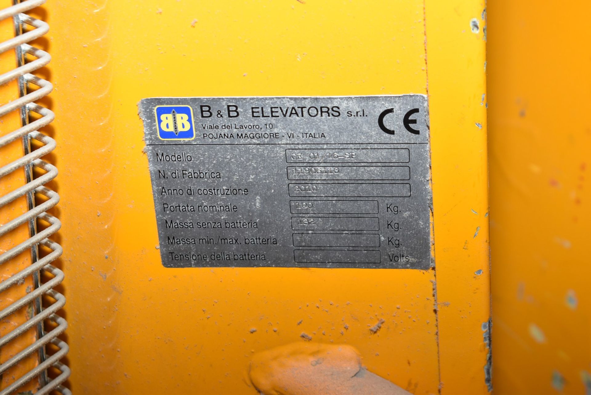 B&B ELEVATORS (2010) CE01/16-SP 220 LB. CAPACITY SHAFT EXTRACTOR MANUAL LIFT TRUCK, S/N: 11906110 [ - Image 4 of 4