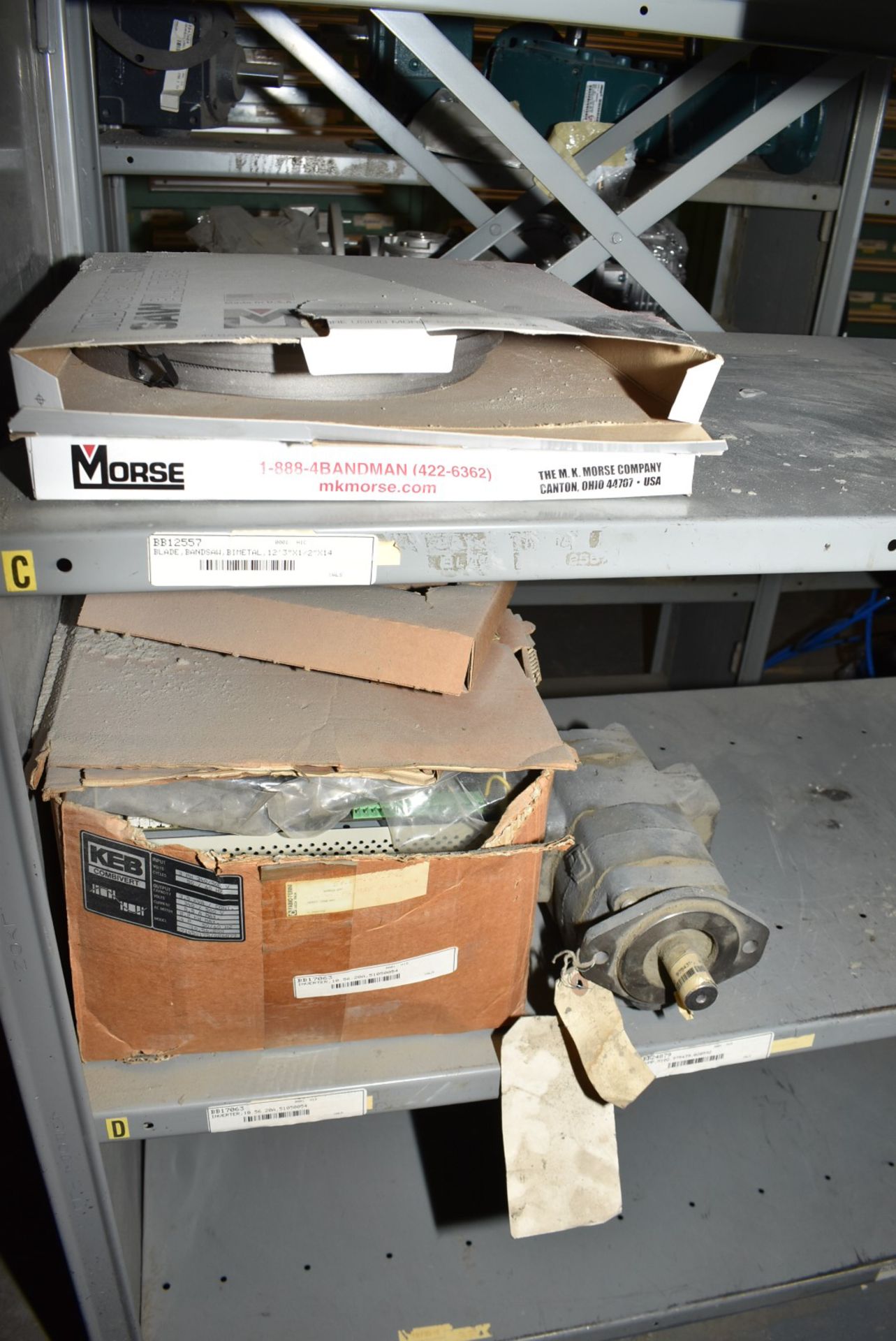 LOT/ CONTENTS OF SHELF - INCLUDING STORAGE BOX WITH SPRINGS, PVC HOSE, BAND SAW BLADES, INVERTER [ - Image 5 of 5