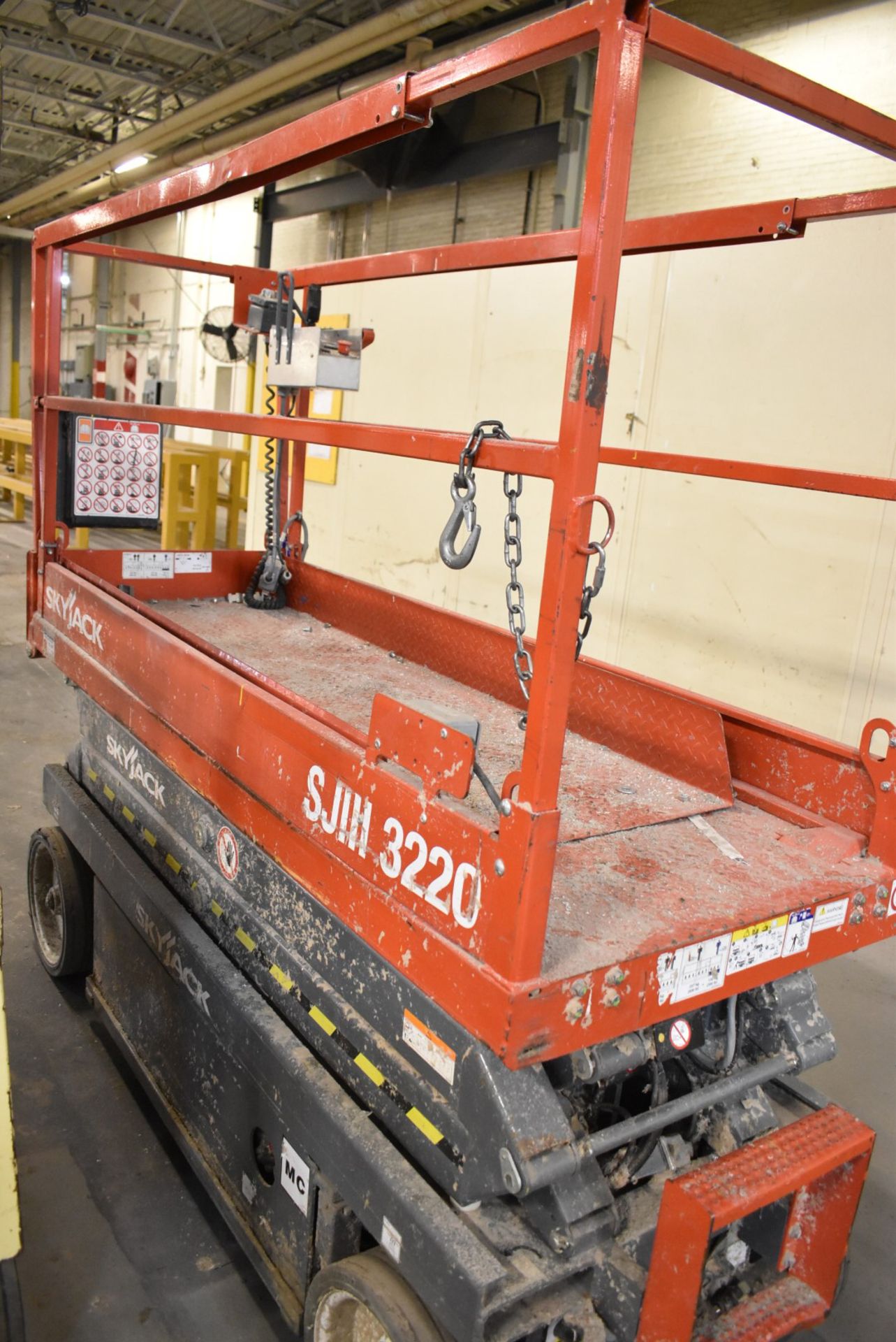 SKYJACK (2018) SJ3220 ELECTRIC SCISSOR LIFT WITH 20' MAX VERTICAL REACH, 800 LBS. CAPACITY, 24 - Image 3 of 6
