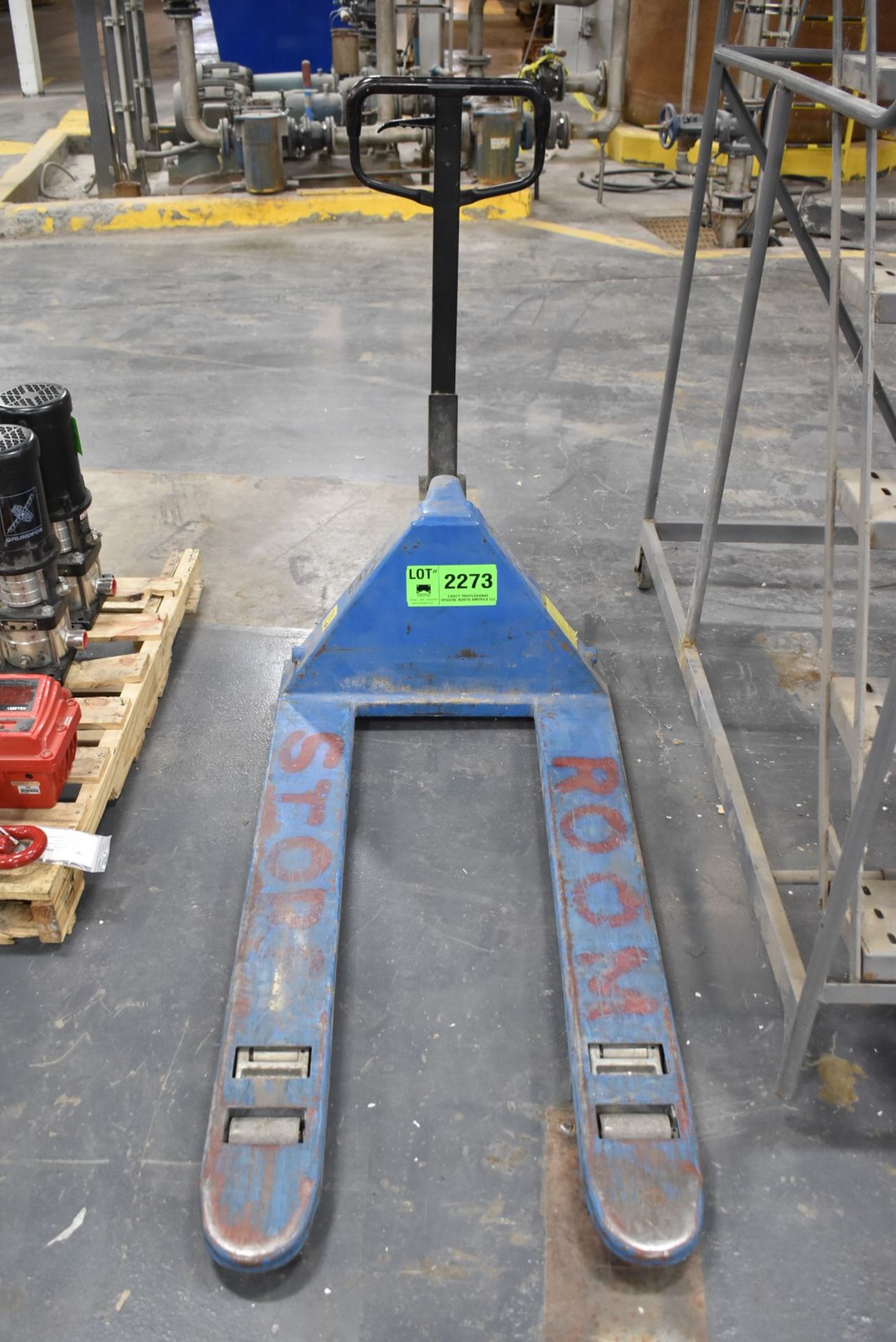 HYDRAULIC PALLET JACK (DELAYED DELIVERY) [RIGGING FEES FOR LOT #2273 - $25 USD PLUS APPLICABLE