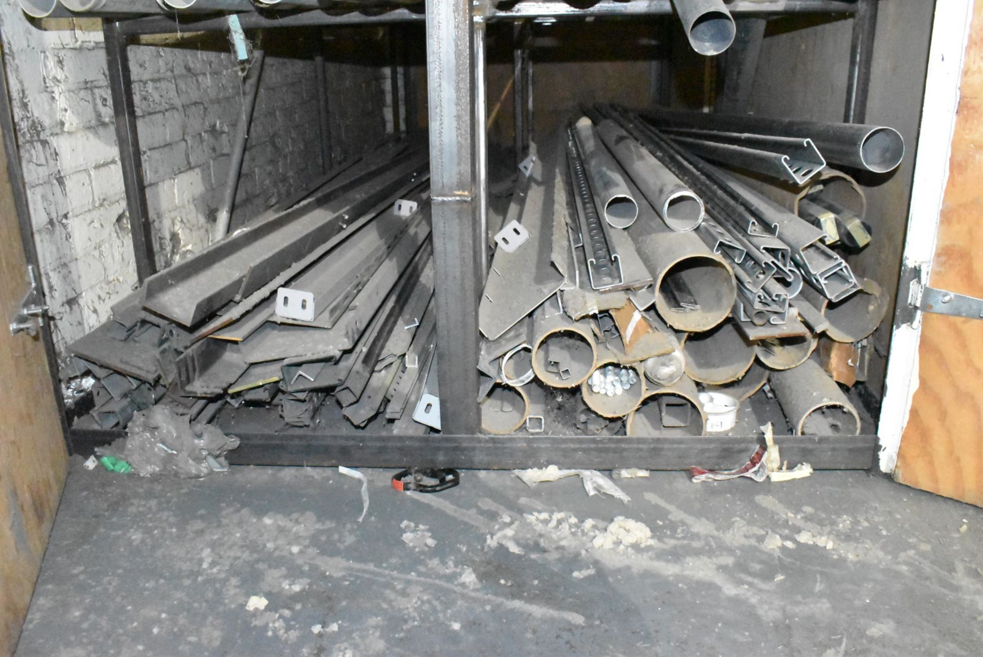 LOT/ CONDUIT PIPE AND MATERIALS [RIGGING FEES FOR LOT #2042 - $TBD USD PLUS APPLICABLE TAXES] - Image 5 of 5