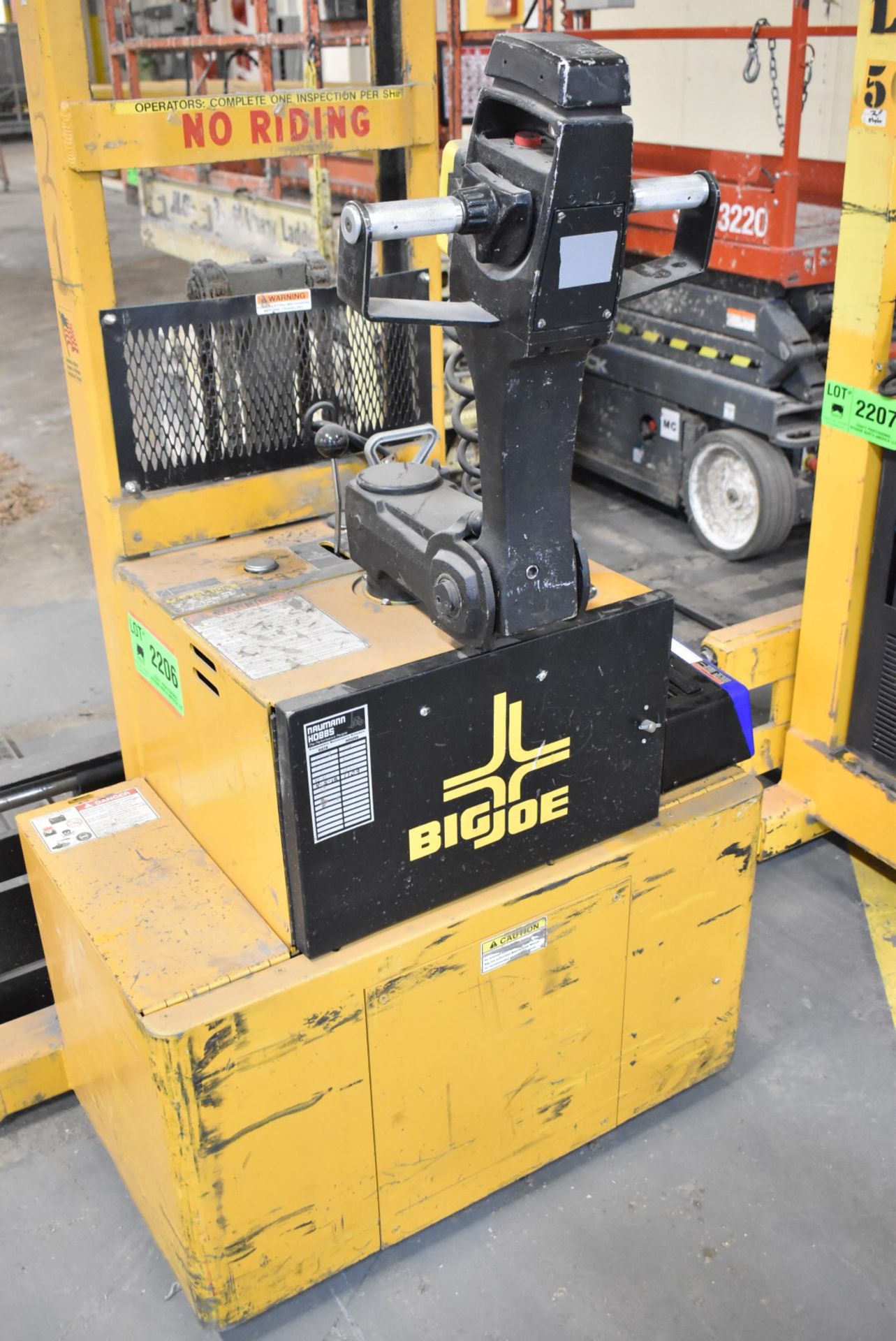 BIG JOE PDM-30-60 3,000 LBS. CAPACITY ELECTRIC WALKIE TYPE PALLET STACKER WITH 12 VOLT ON-BOARD - Image 3 of 5