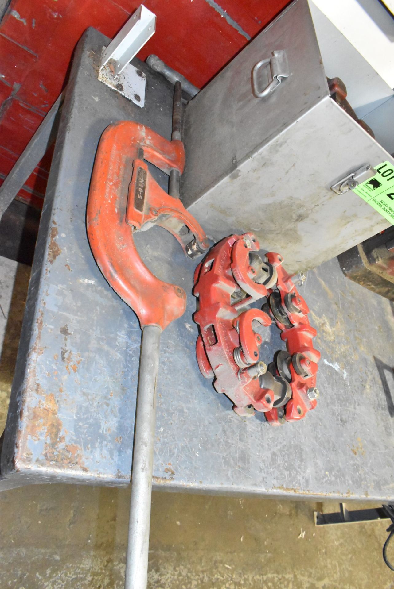 LOT/ RIDGID PIPE CUTTERS AND THREADING DIES [RIGGING FEES FOR LOT #2020 - $50 USD PLUS APPLICABLE - Image 4 of 4