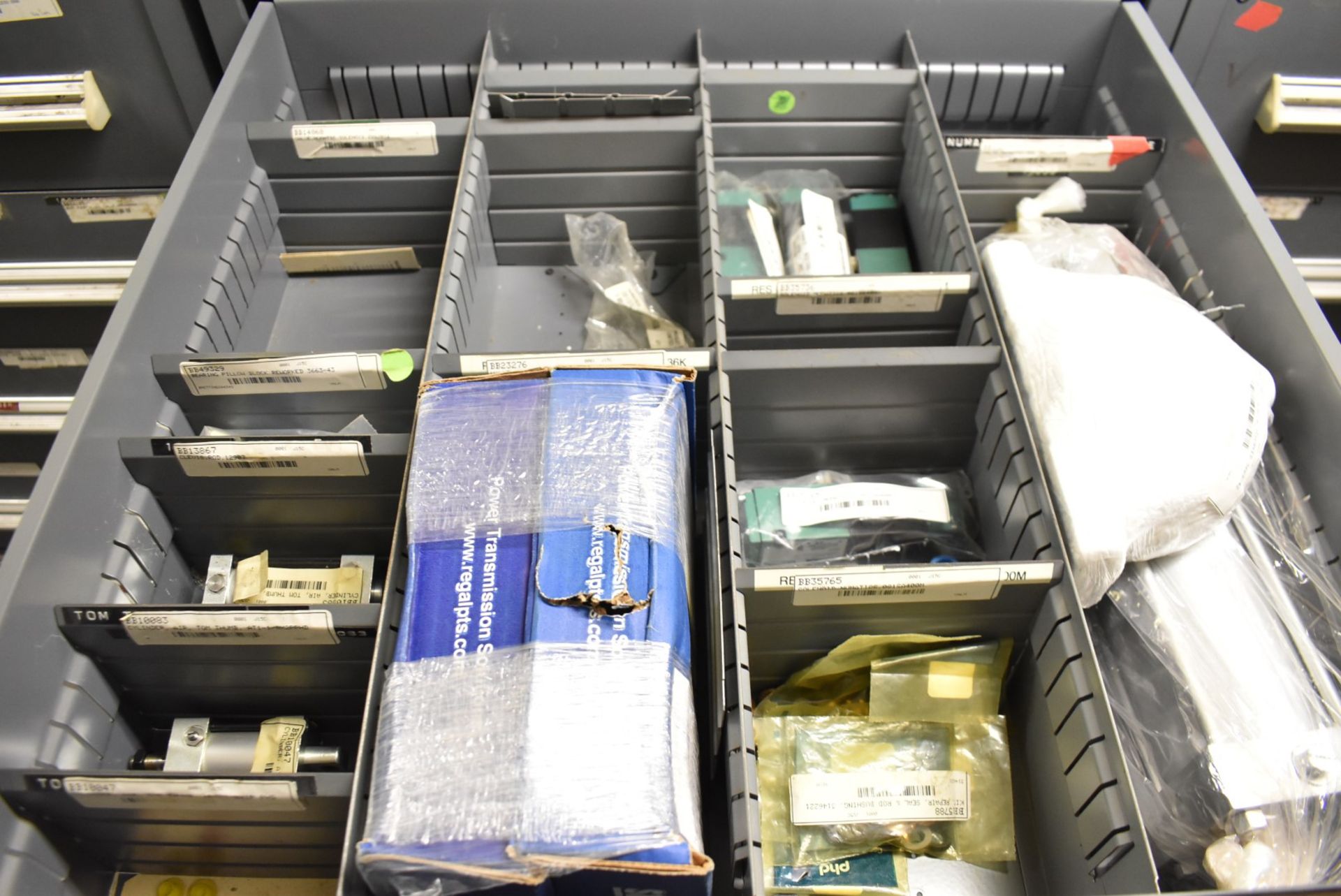 LOT/ CONTENTS OF CABINET - SINGLEFOLD SPARE PARTS & COMPONENTS (TOOL CABINET NOT INCLUDED) [ - Image 4 of 7