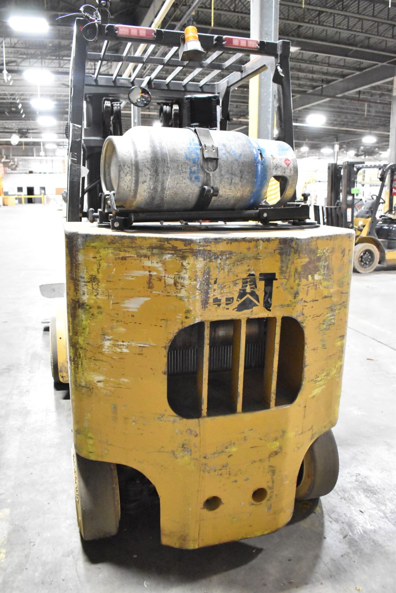 CATERPILLAR (2013) GC55KPRSTR 7,000 LBS. CAPACITY LPG FORKLIFT WITH 172" MAX VERTICAL REACH, 3-STAGE - Image 5 of 9