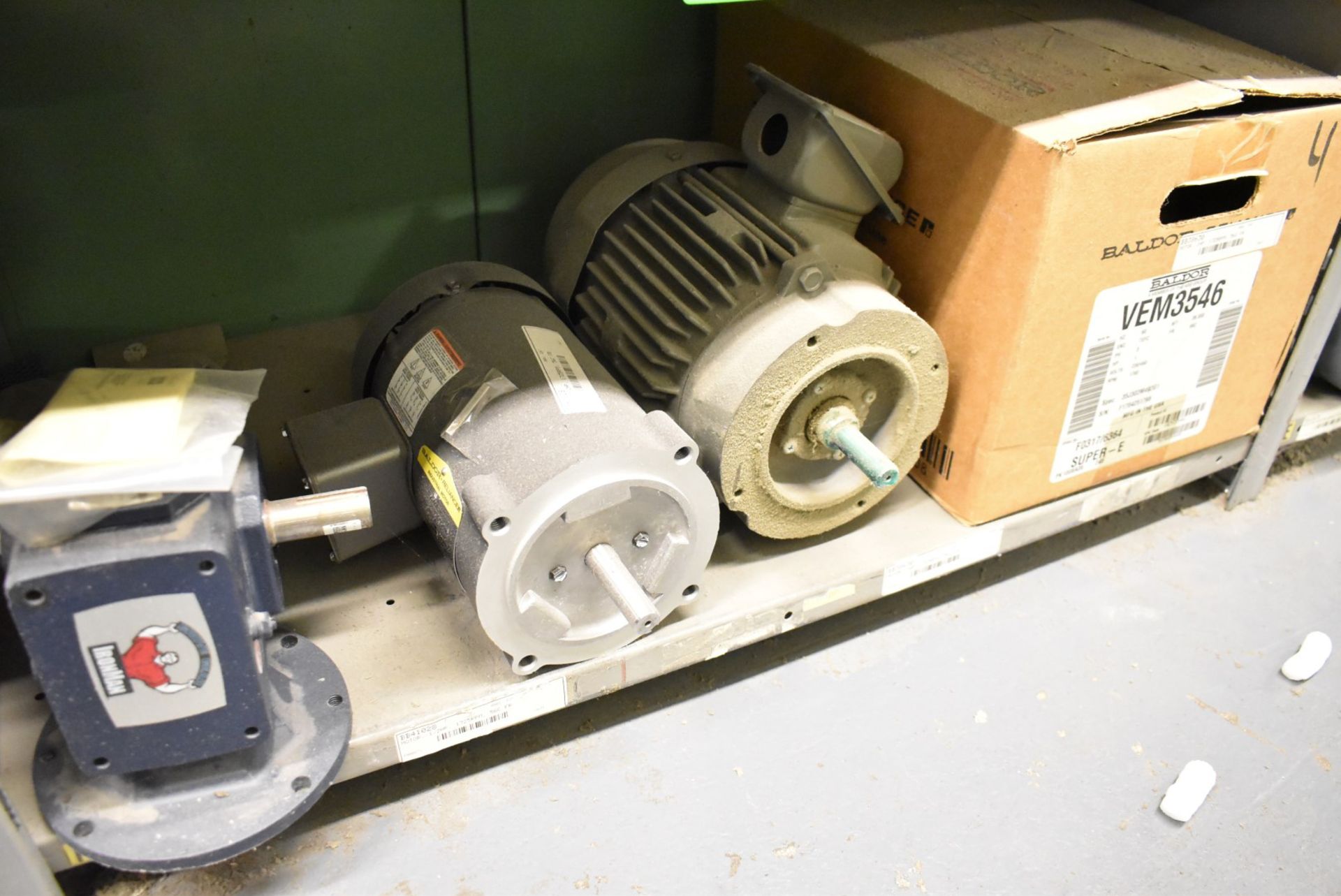 LOT/ CONTENTS OF (3) SHELVES - SPARE MOTORS & GEARBOXES [RIGGING FEES FOR LOT #2439 - $100 USD - Image 4 of 4