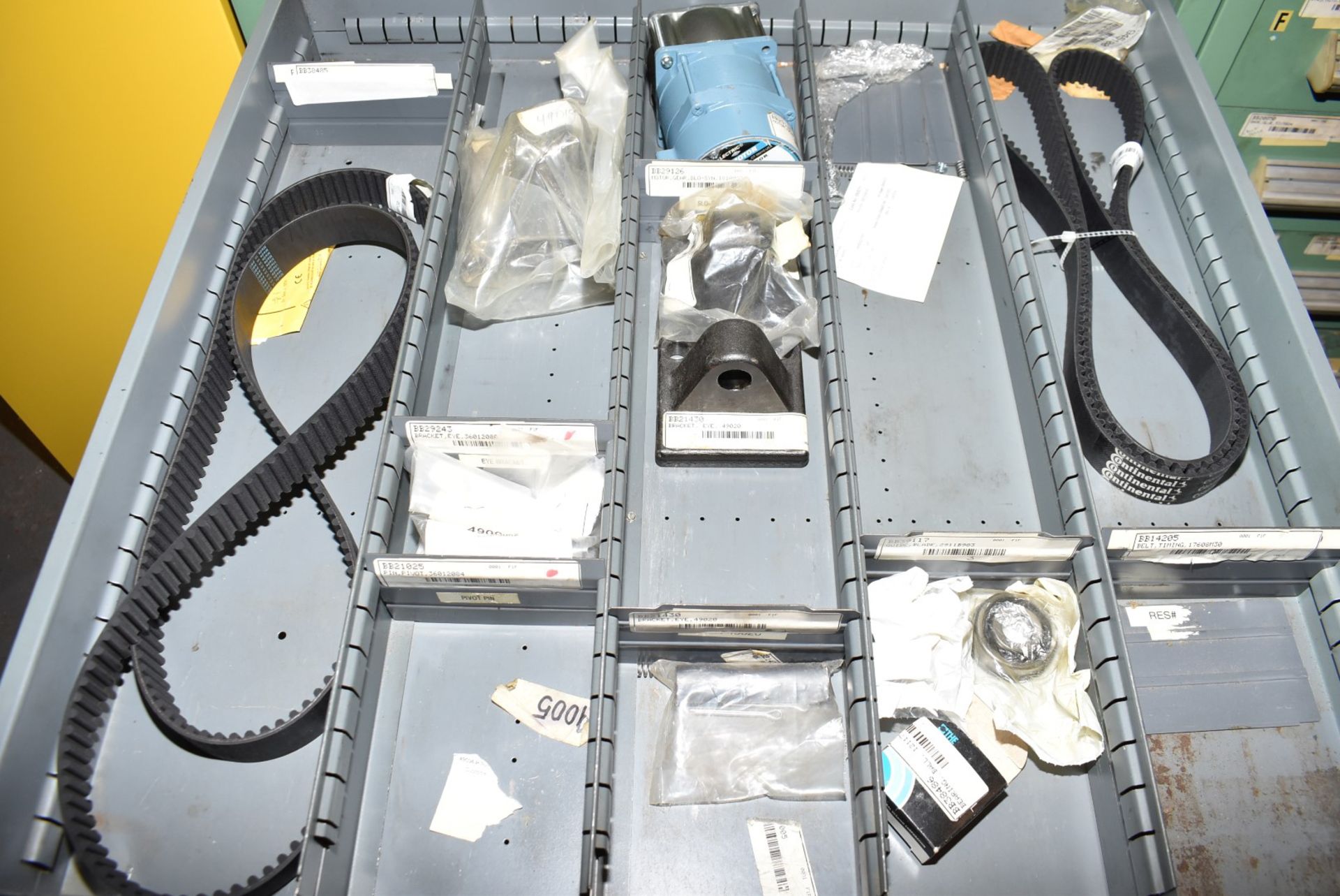 LOT/ CONTENTS OF CABINET - INCLUDING SAFETY DOOR SWITCHES, BELTS, TENSIONERS, AIR CYLINDERS, OIL - Bild 7 aus 11