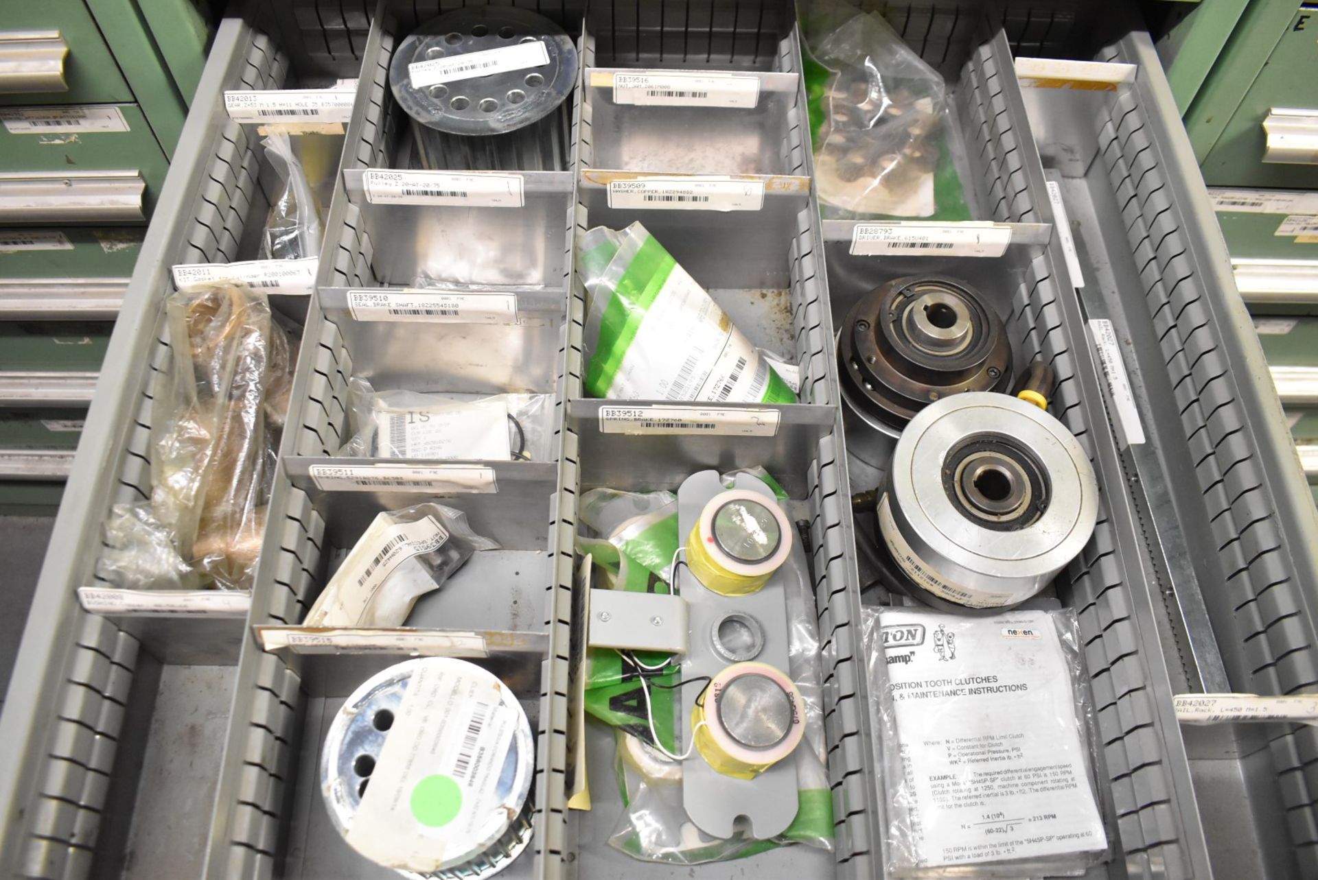 LOT/ CONTENTS OF CABINET - INCLUDING SPACERS, PRISMATIC SLIDER GUIDES, FESTO CYLINDERS, PULLEYS, - Image 5 of 7
