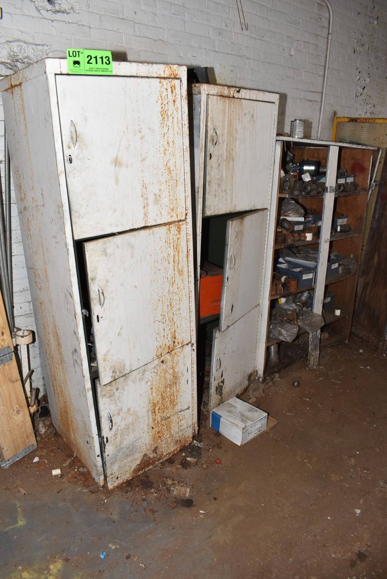 LOT/ CABINETS WITH CONTENTS CONSISTING OF PIPE FITTINGS AND TOOLING [RIGGING FEES FOR LOT #2113 - $