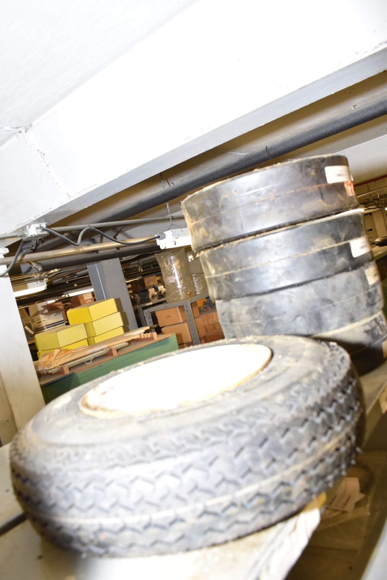 LOT/ CONTENTS OF SHELF - INCLUDING SPARE NEVER-FLAT WHEELS, BUSHINGS, SAW BLADES, DUST BAGS, FOIL - Image 2 of 4