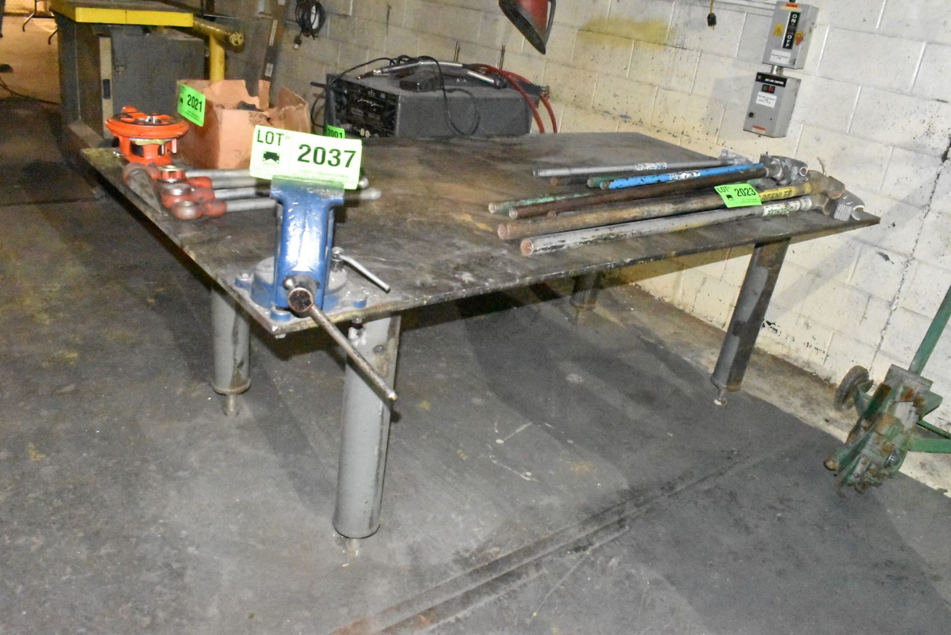 96" X 48" X .75" STEEL WELDING TABLE WITH 4.5" BENCH VISE (CI) [RIGGING FEES FOR LOT #2037 - $100 - Image 3 of 3