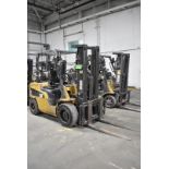 CATERPILLAR 2P600 5,400 LB. CAPACITY LPG FORKLIFT WITH 186" MAX. VERTICAL REACH, 3-STAGE HIGH