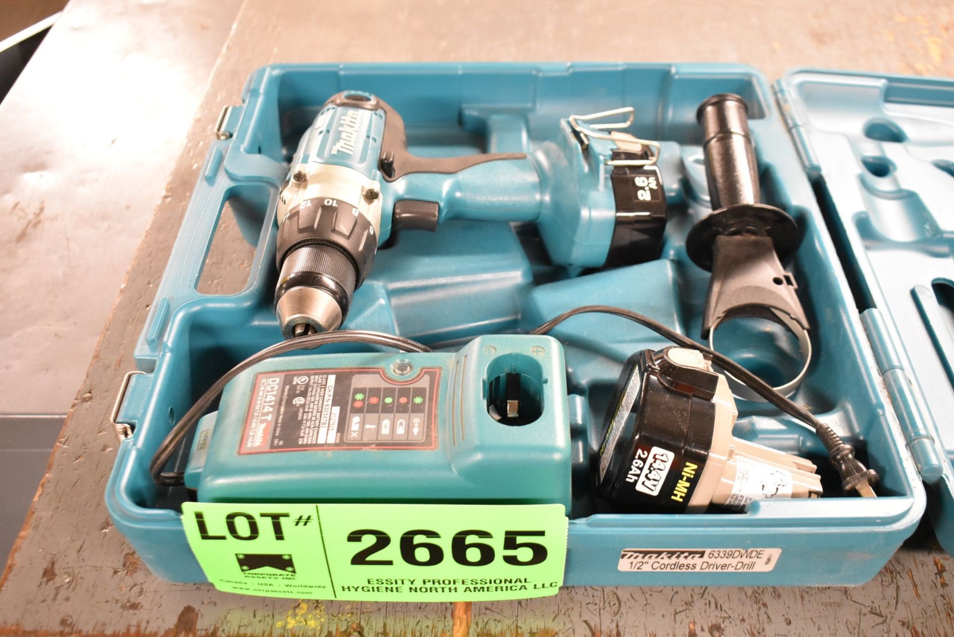 MAKITA 14.4V CORDLESS DRILL SET [RIGGING FEES FOR LOT #2665 - $25 USD PLUS APPLICABLE TAXES]