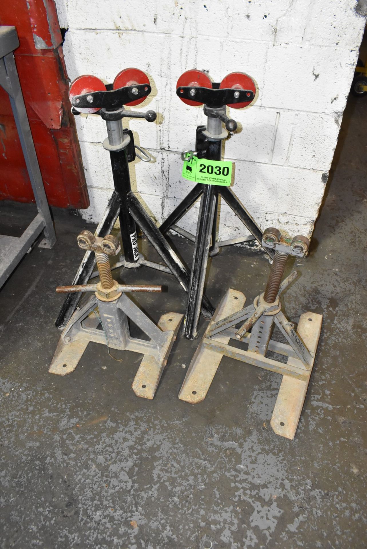 LOT/ ROLLER STANDS [RIGGING FEES FOR LOT #2030 - $25 USD PLUS APPLICABLE TAXES]