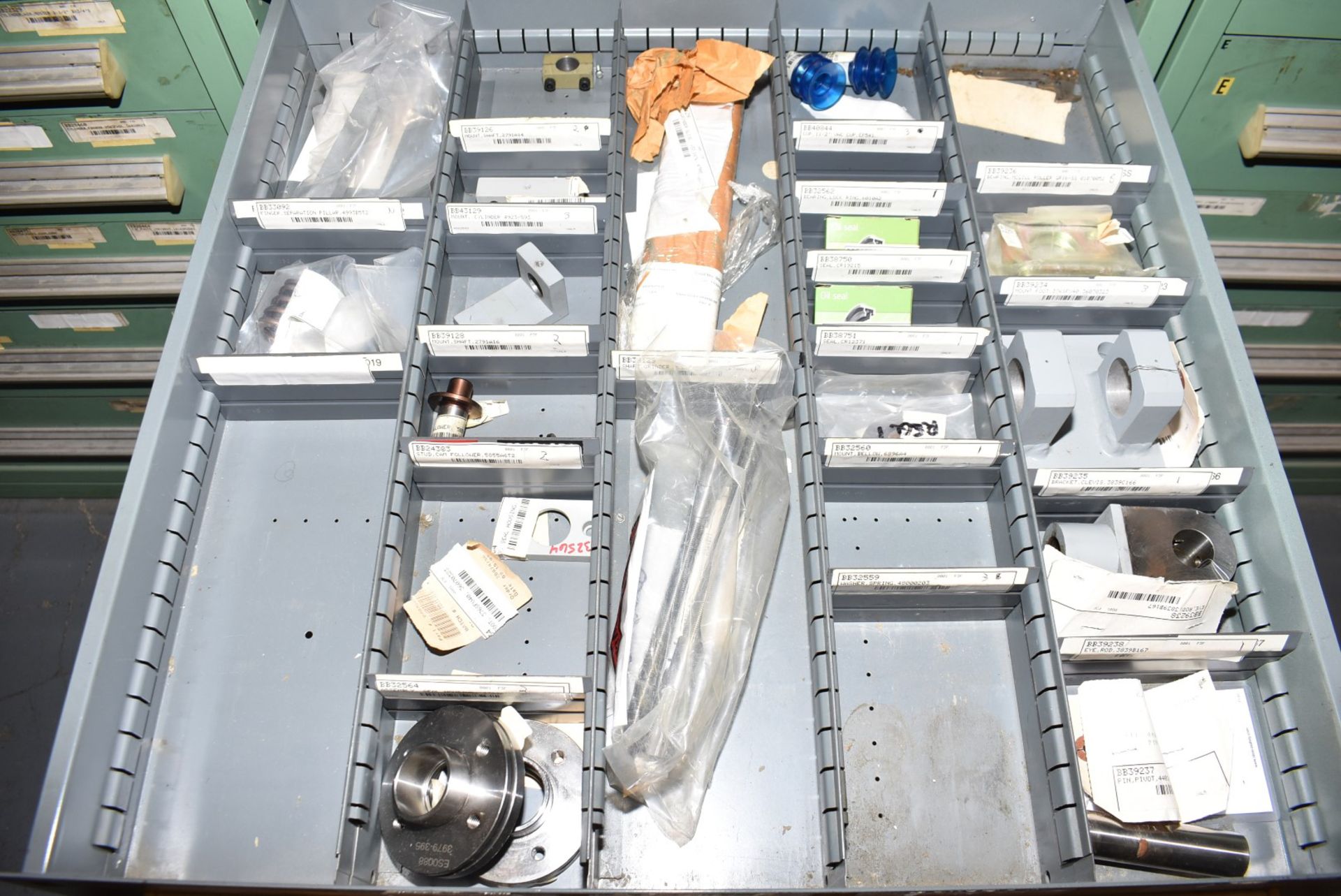 LOT/ CONTENTS OF CABINET - INCLUDING AUTOMATION COMPONENTS, AIR CYLINDERS, OIL SEALS, MOUNTS & - Image 6 of 9