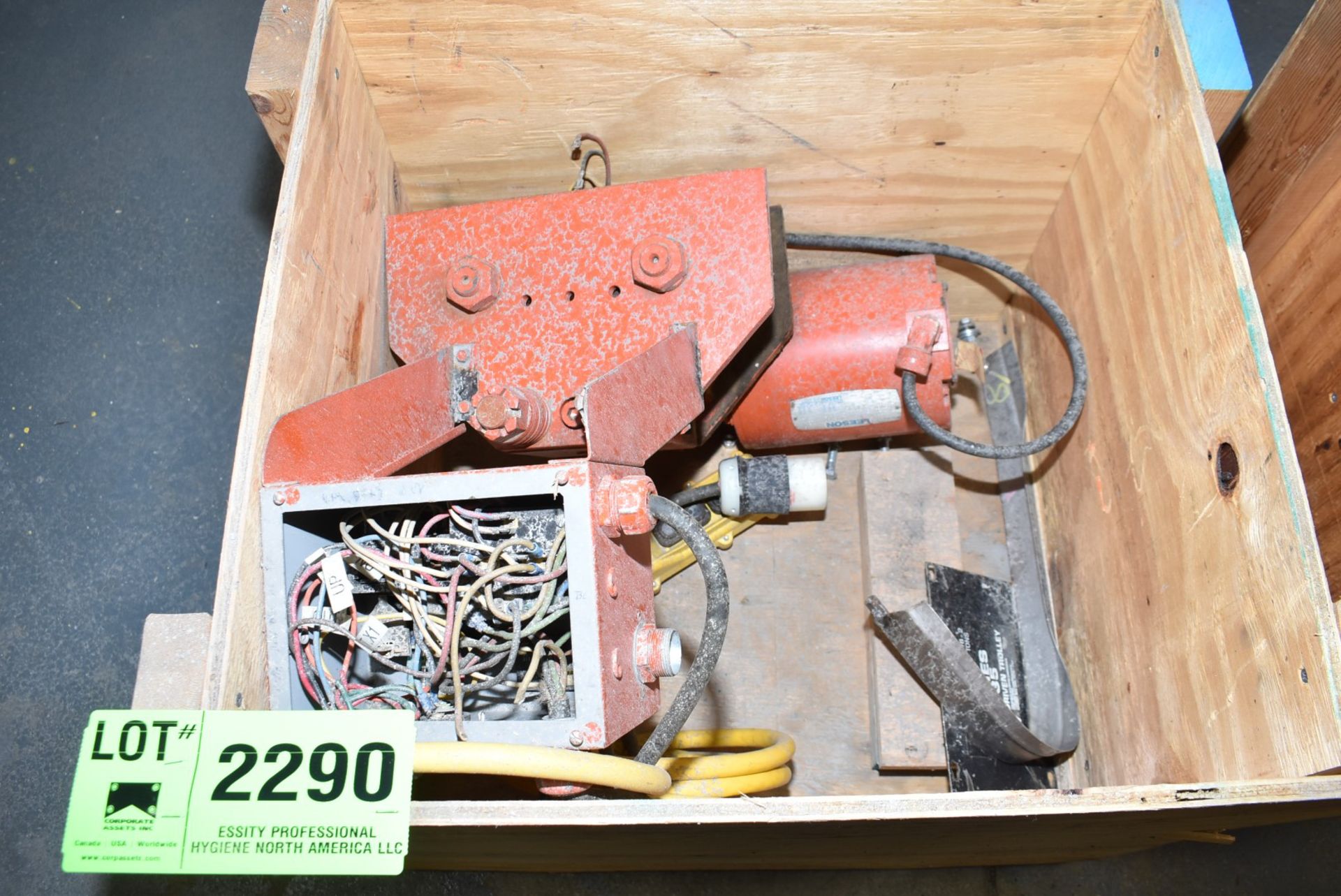 MFG. UNKNOWN POWERED HOIST TROLLEY WITH PENDANT CONTROL [RIGGING FEES FOR LOT #2290 - $25 USD PLUS