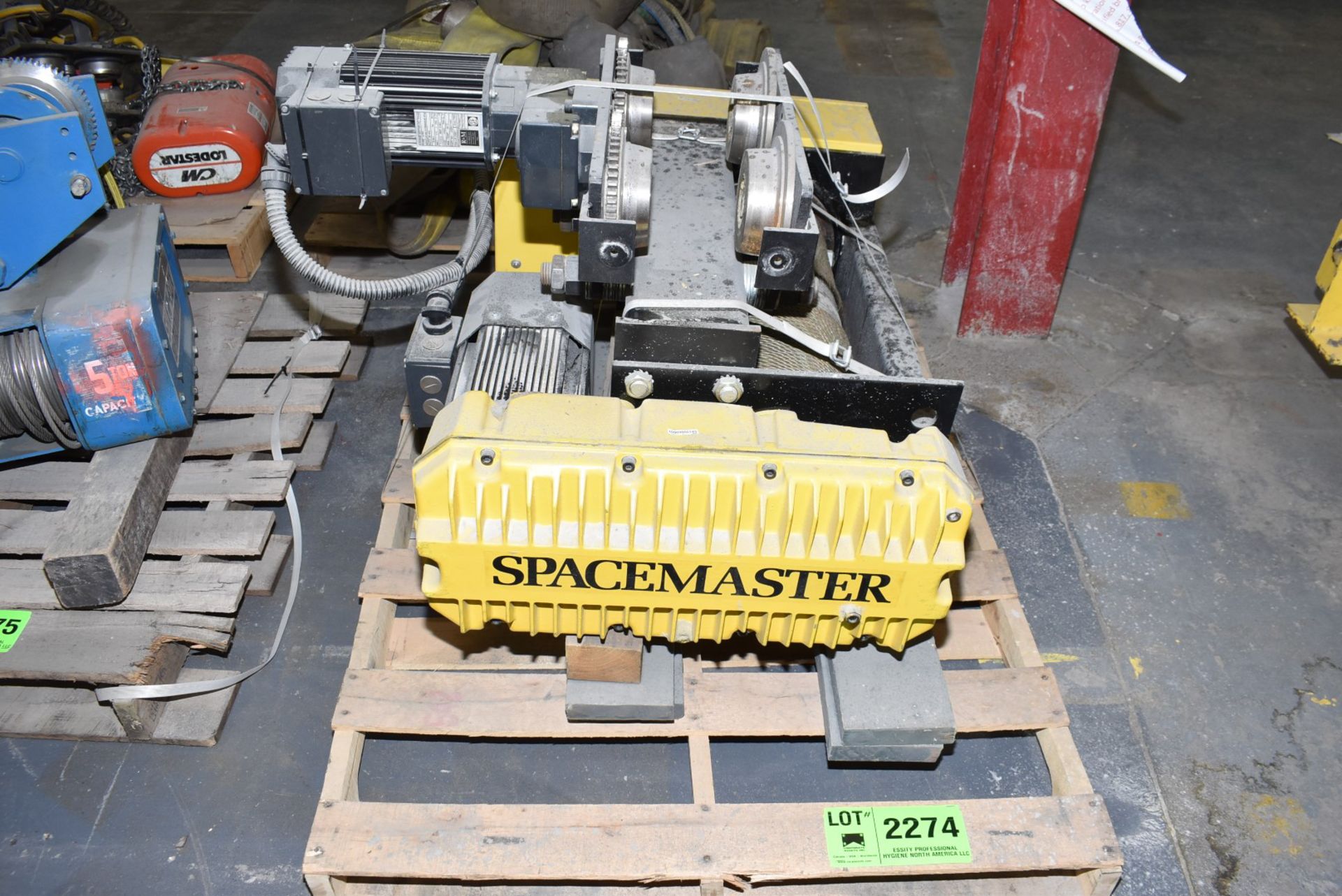 R&M MATERIALS HANDLING SPACEMASTER 3 TON CAPACITY ELECTRIC HOIST WITH TROLLEY [RIGGING FEES FOR