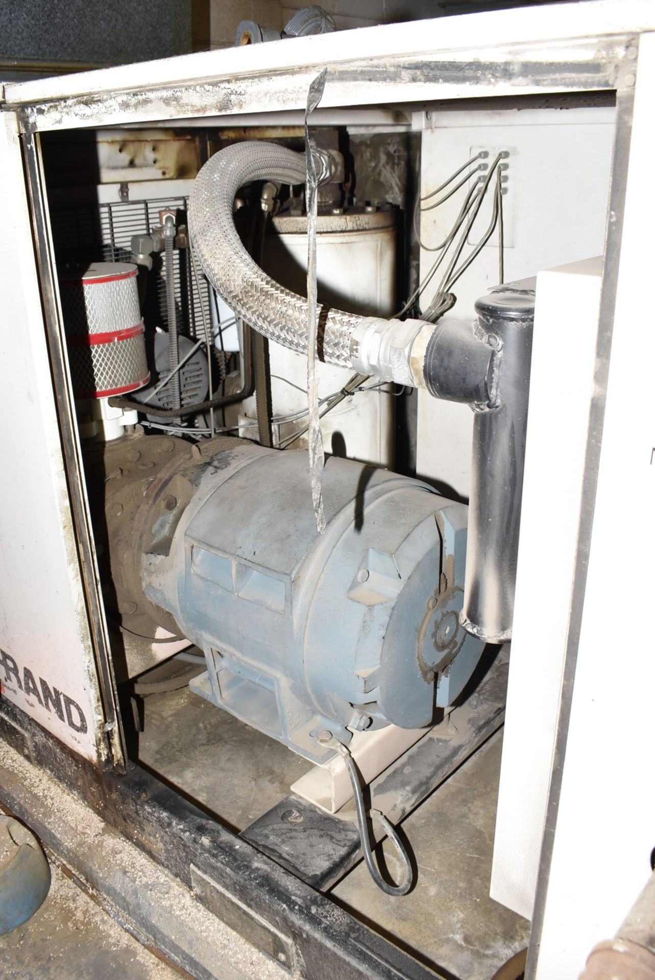 INGERSOLL RAND SSR-EP100 100 HP ROTARY SCREW TYPE AIR COMPRESSOR WITH 446 CFM @ 125 PSI CAPACITY, - Image 5 of 6