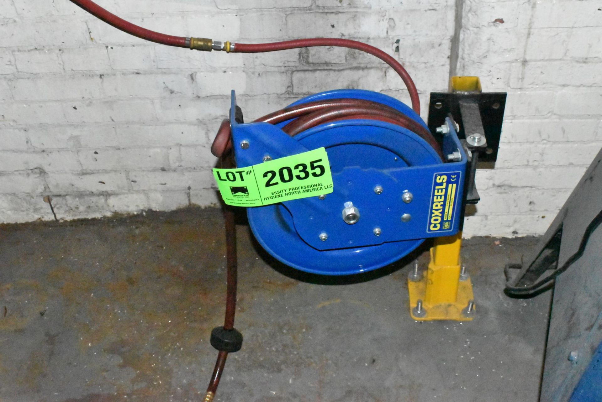COXREEL RETRACTABLE HOSE REEL [RIGGING FEES FOR LOT #2035 - $25 USD PLUS APPLICABLE TAXES]